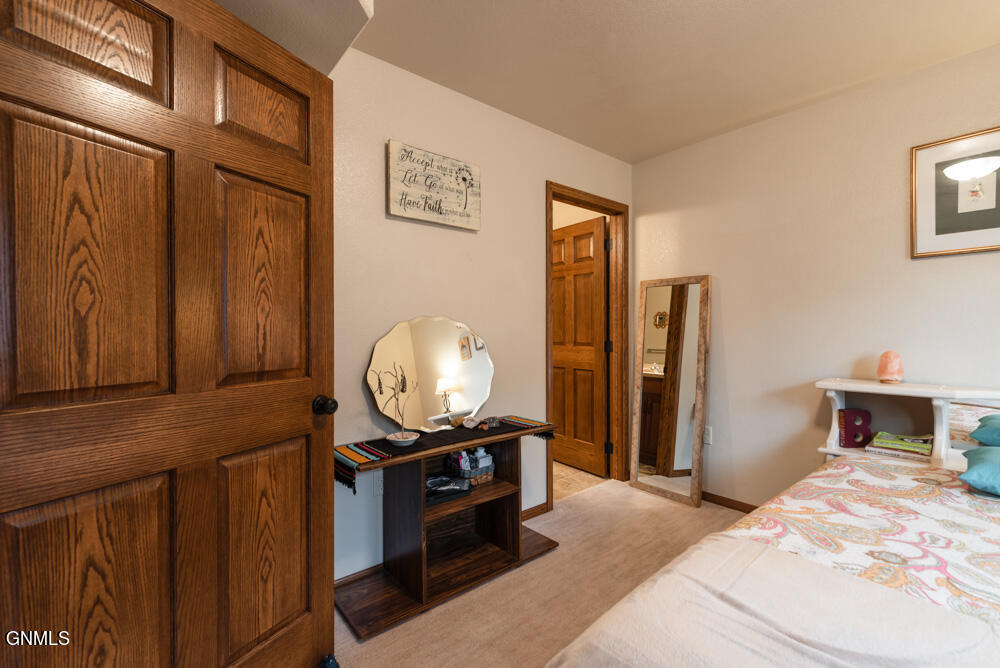 1401 Sharloh Loop, 12