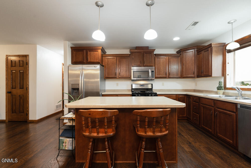 1401 Sharloh Loop, 12