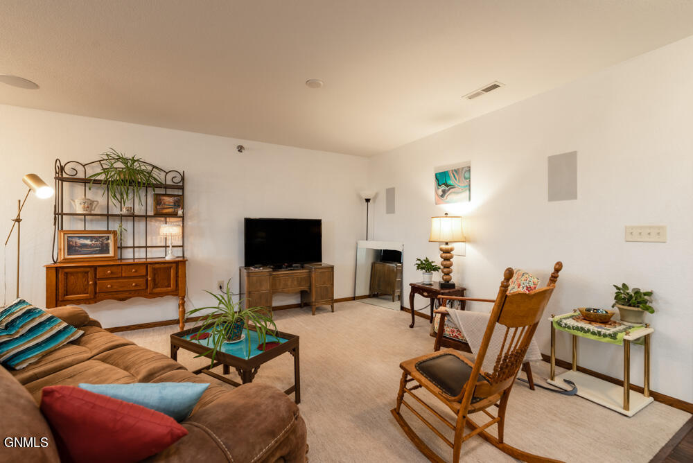 1401 Sharloh Loop, 12