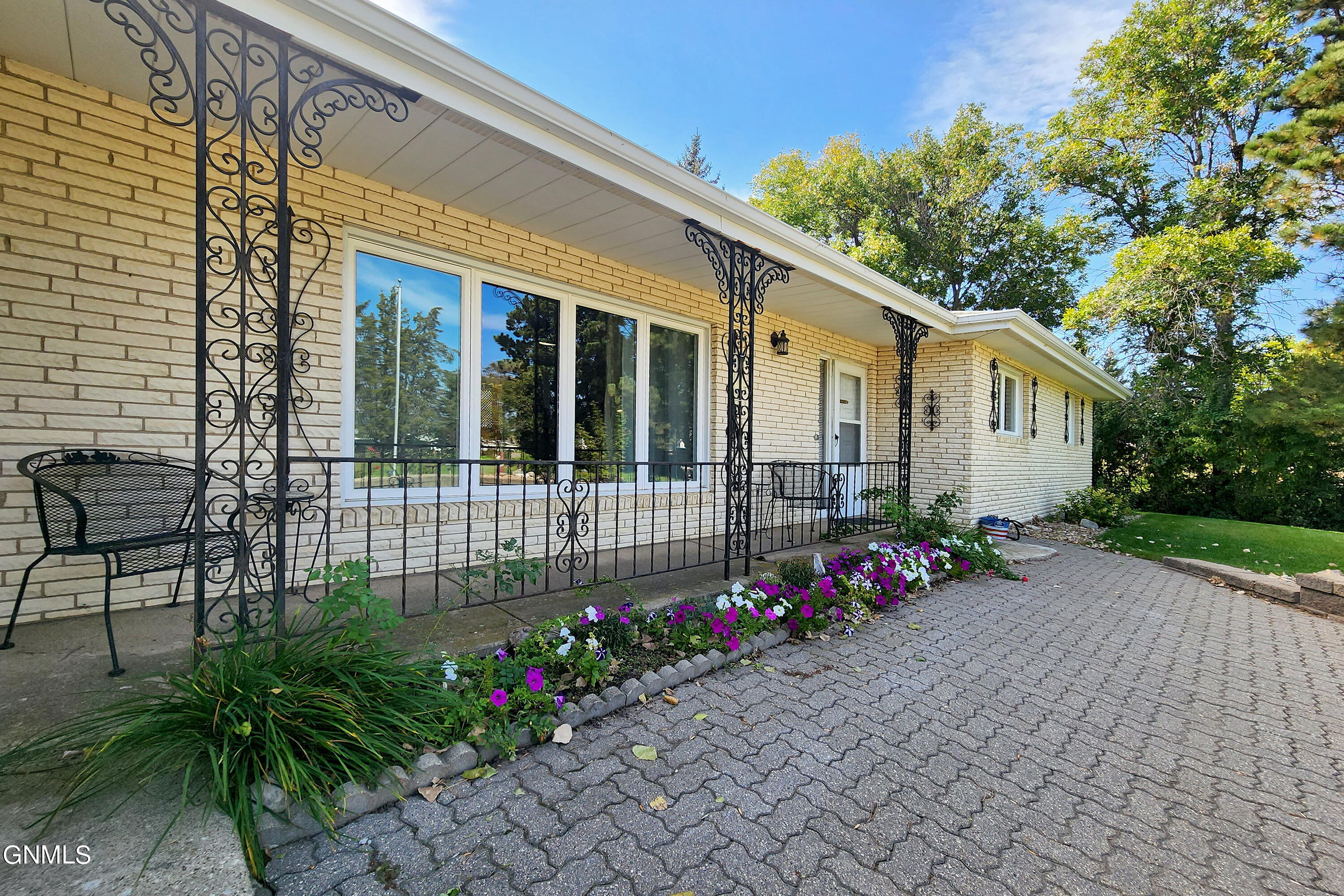 2027 Old Red Trail NW