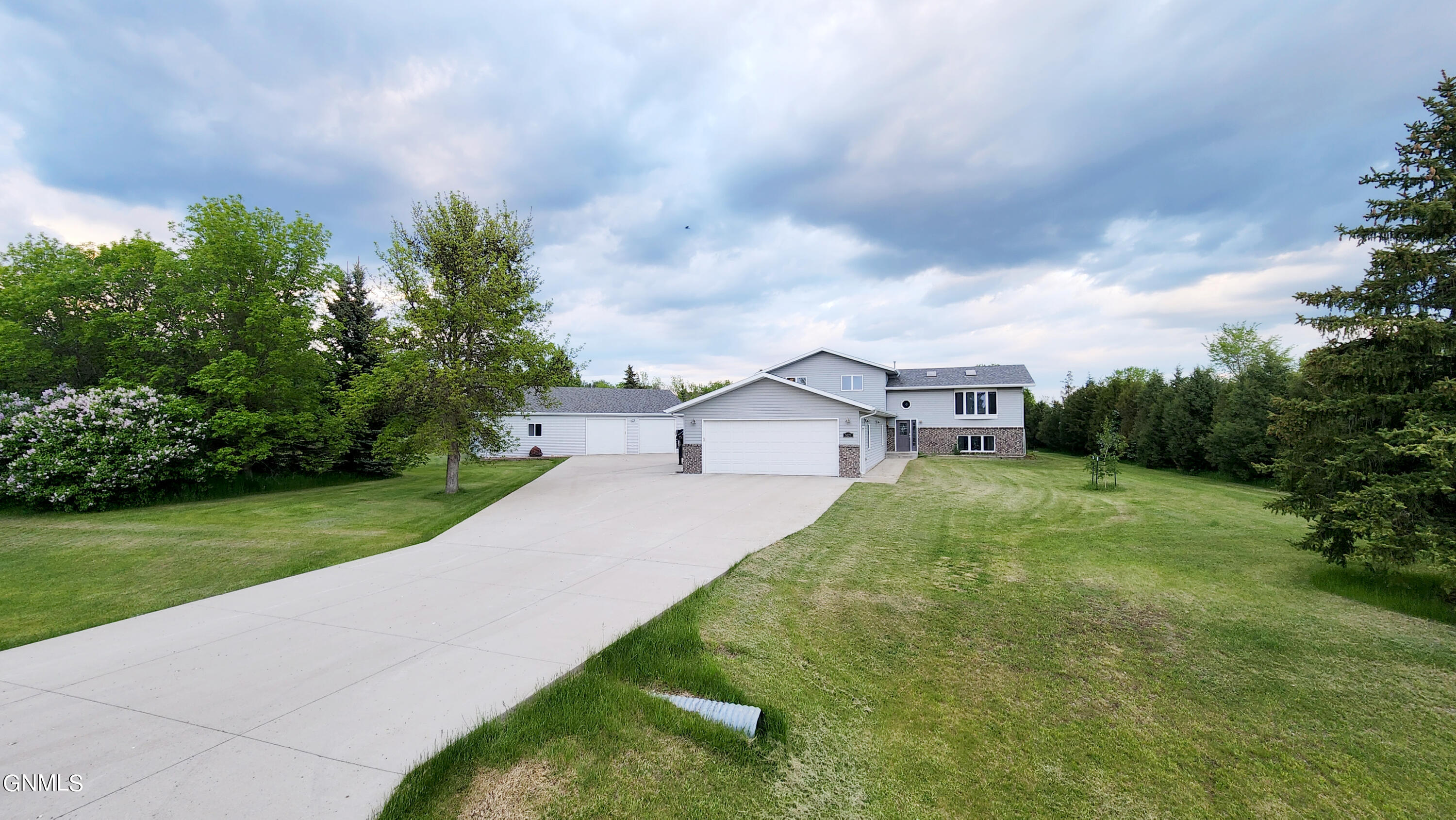 5027 Flatrock Loop