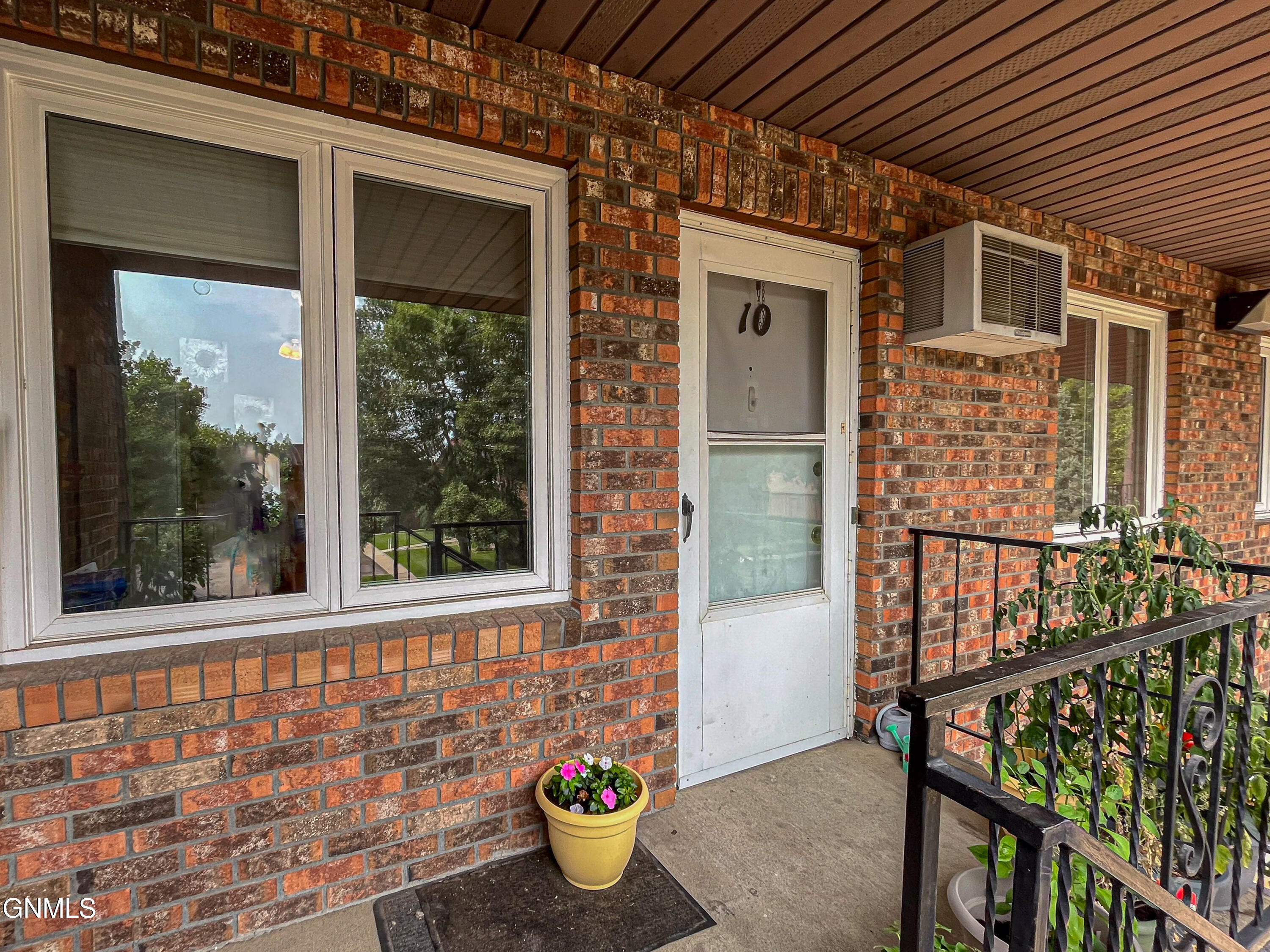 228 West Turnpike Ave, 10