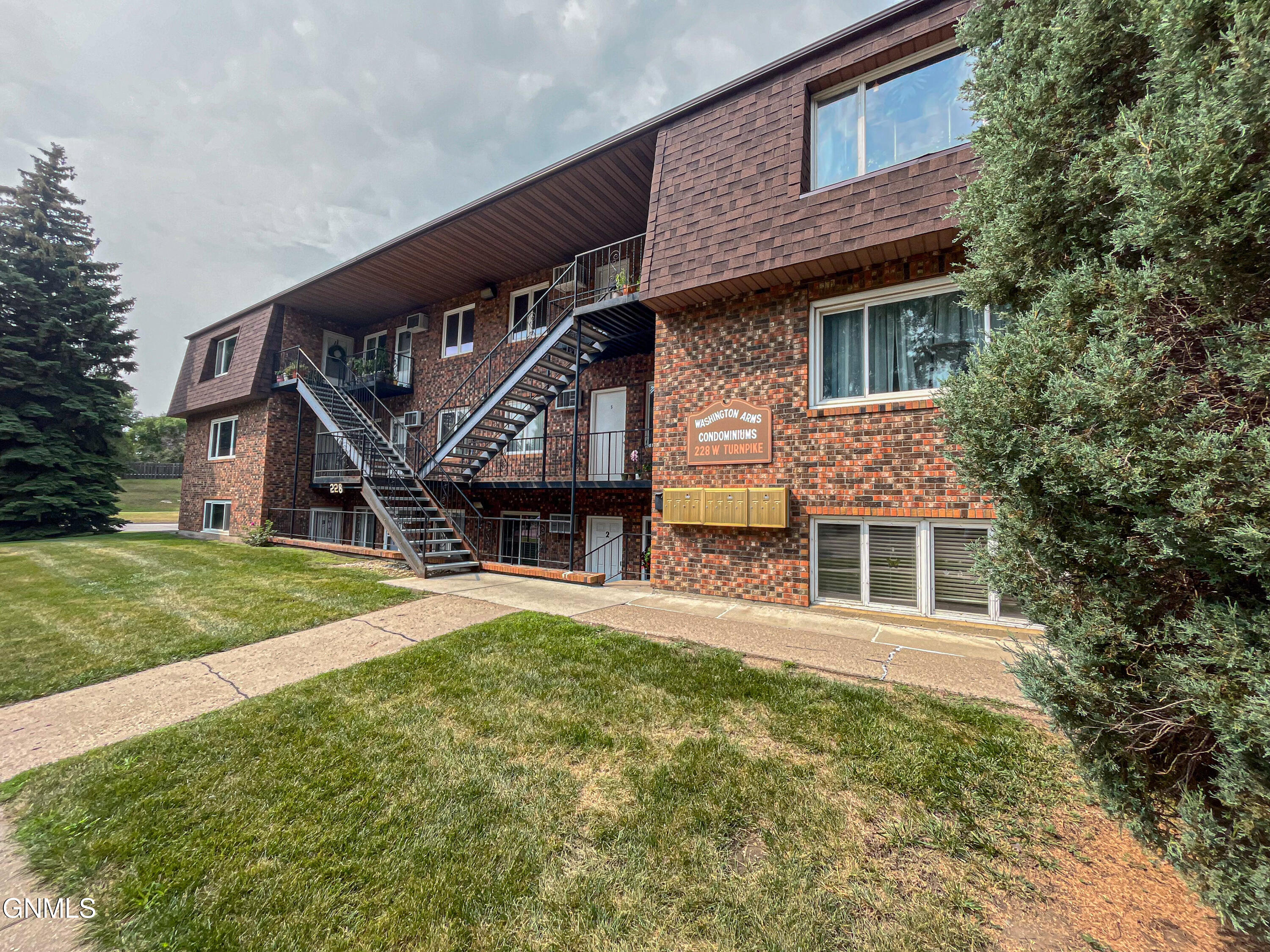 228 West Turnpike Ave, 10