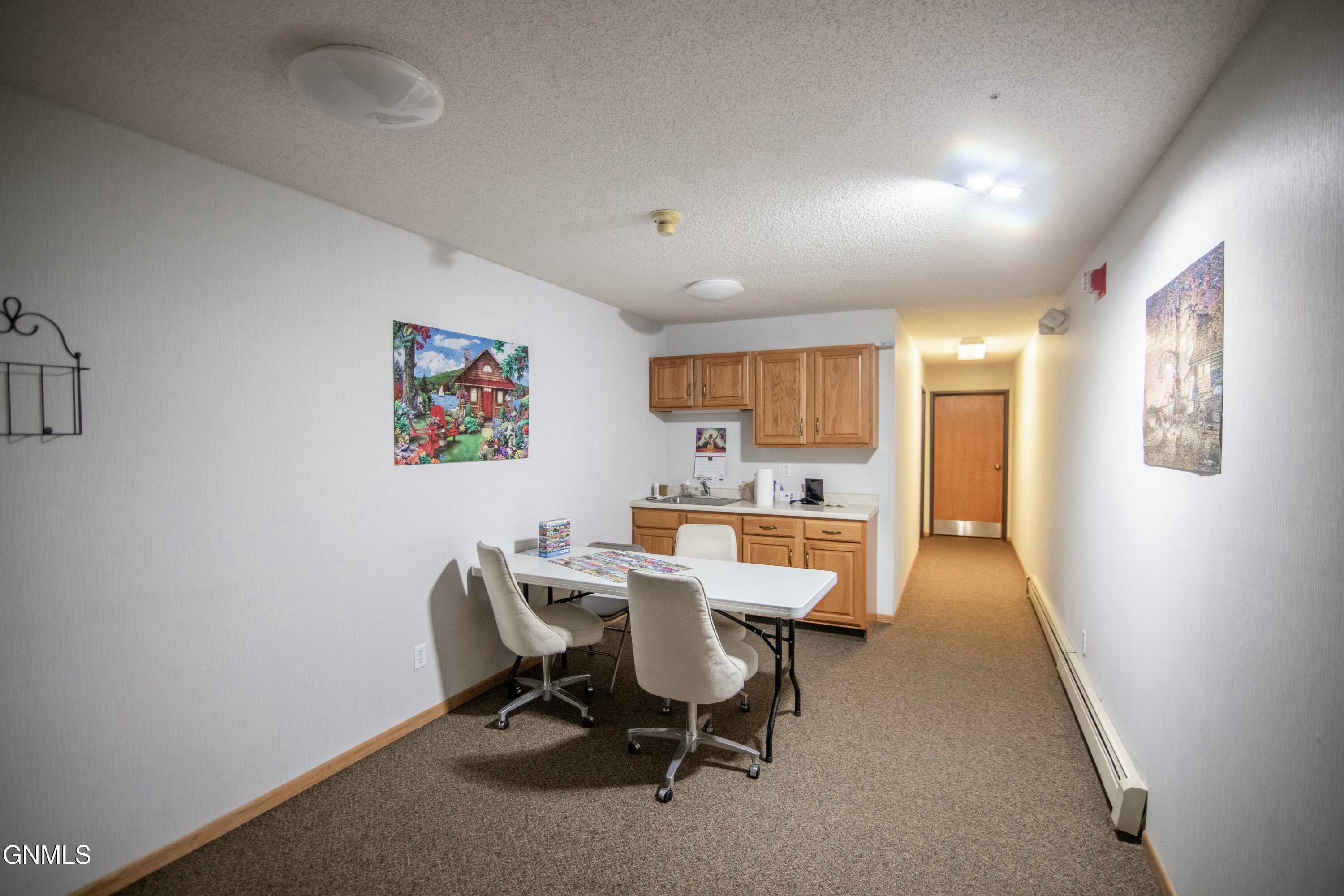 2715 Gateway Avenue, 10