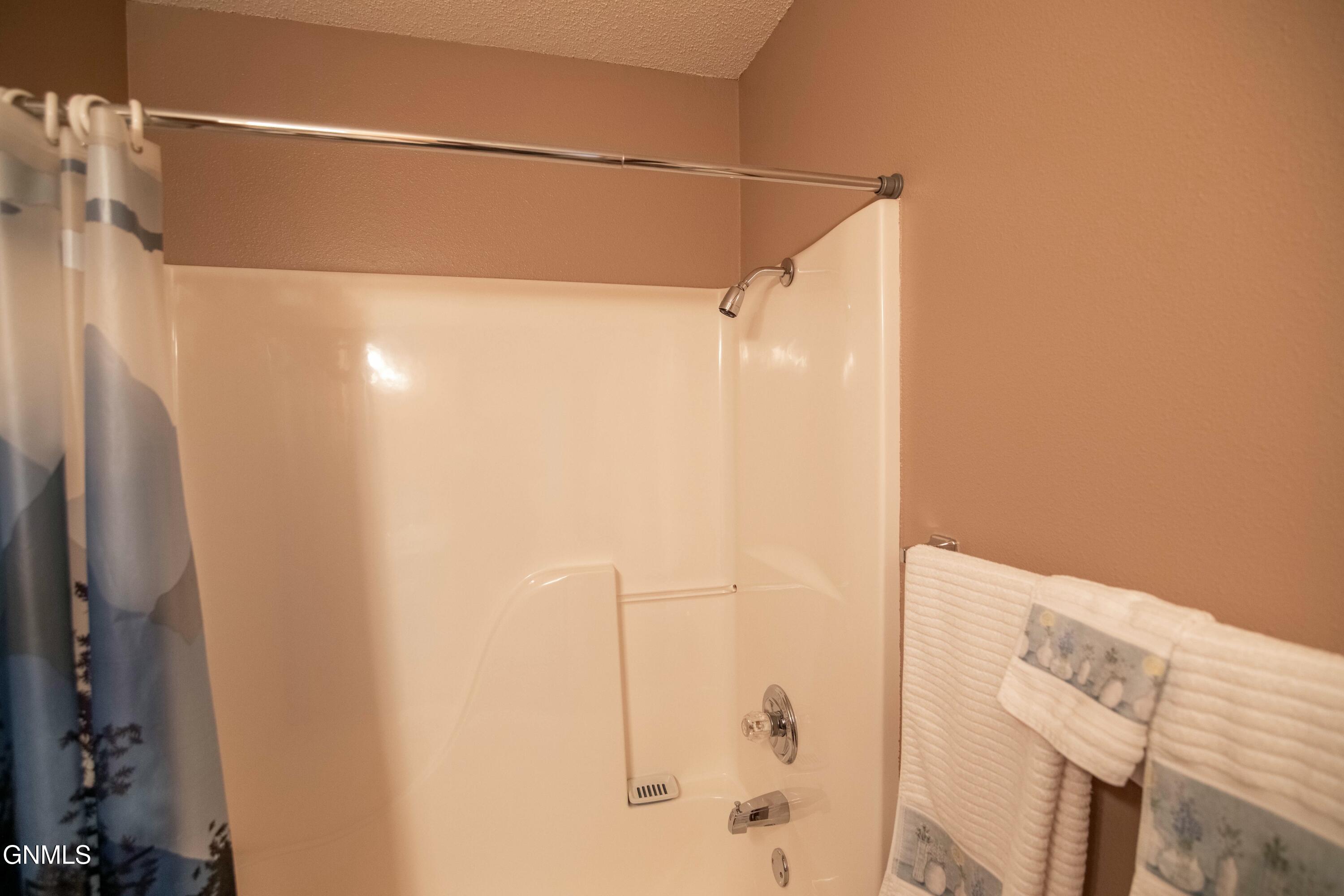 2715 Gateway Avenue, 10