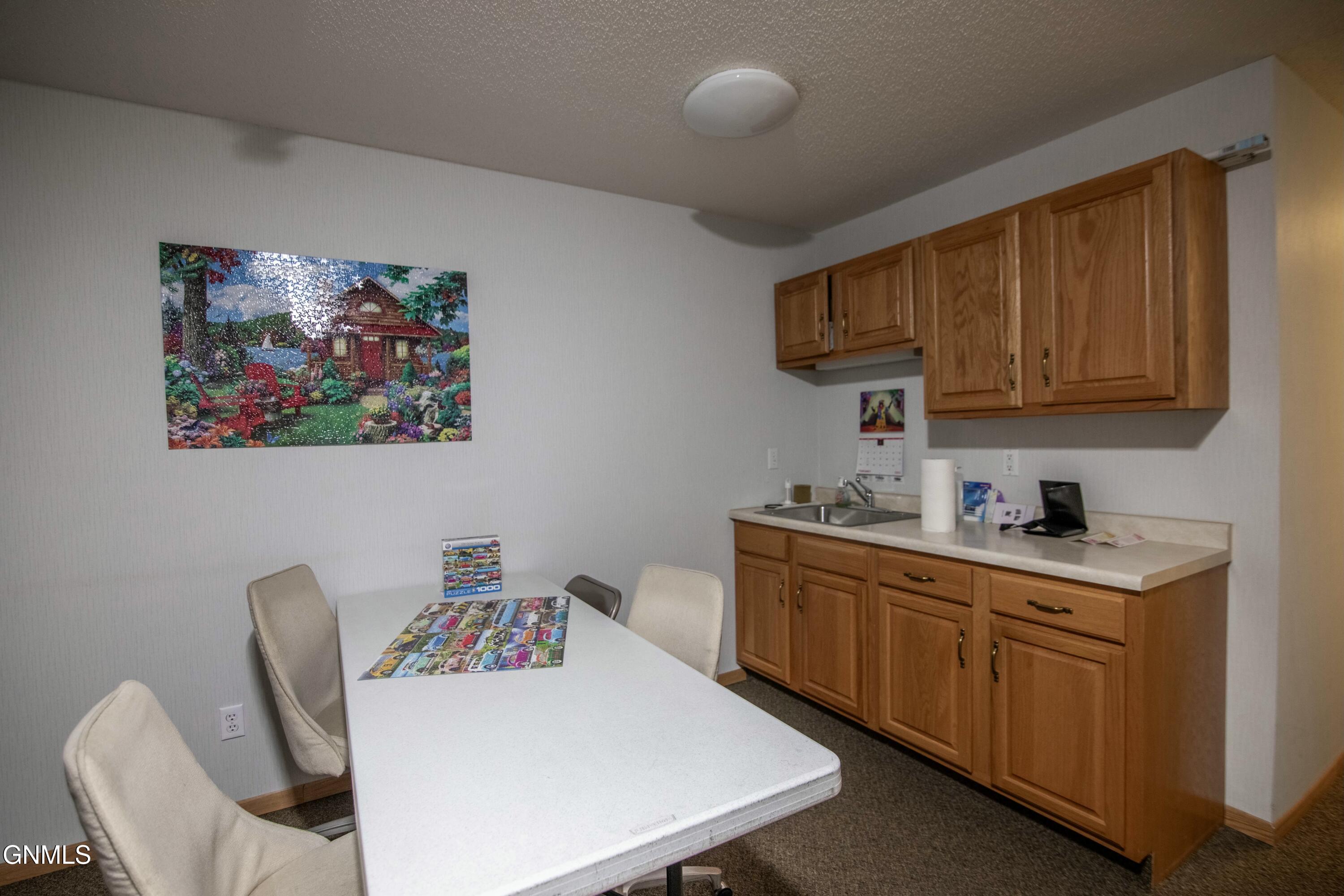 2715 Gateway Avenue, 10