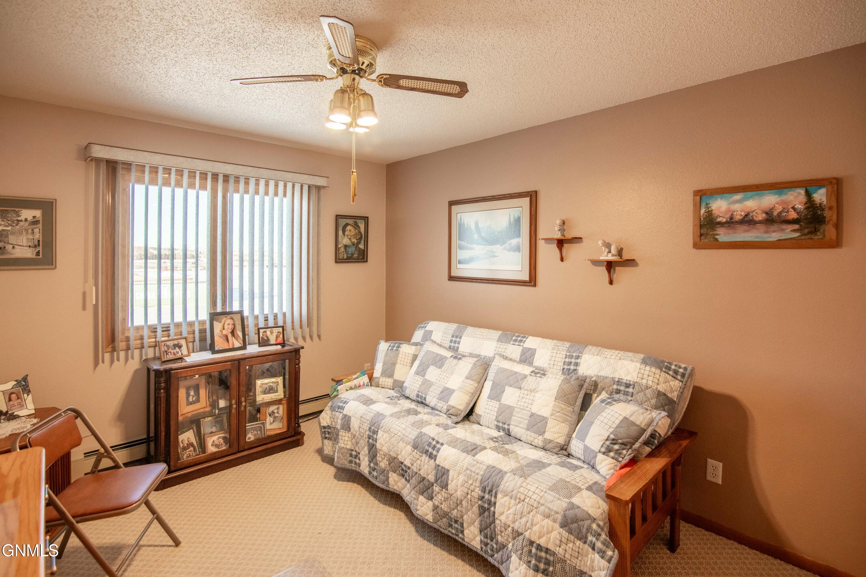 2715 Gateway Avenue, 10