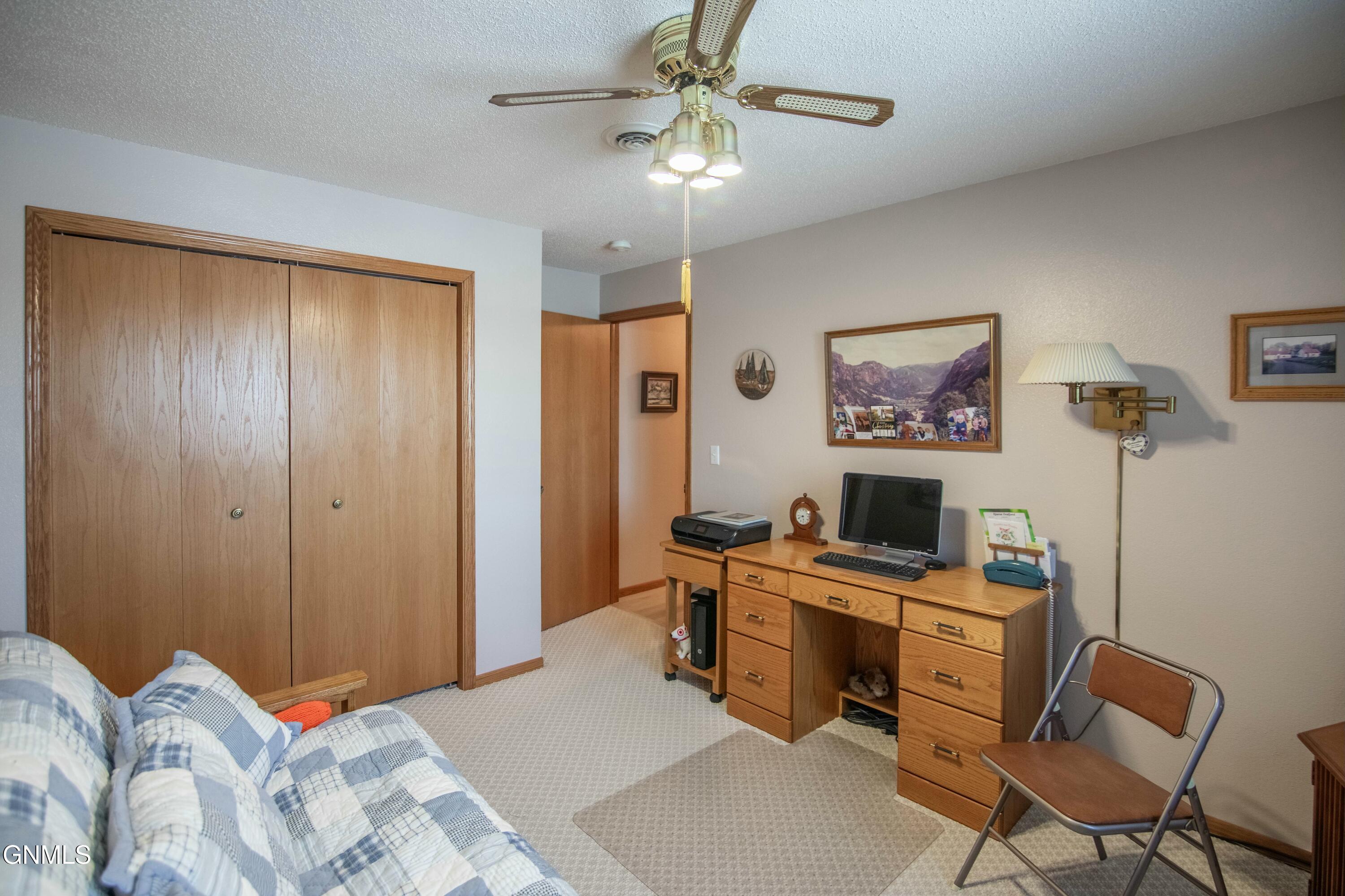 2715 Gateway Avenue, 10