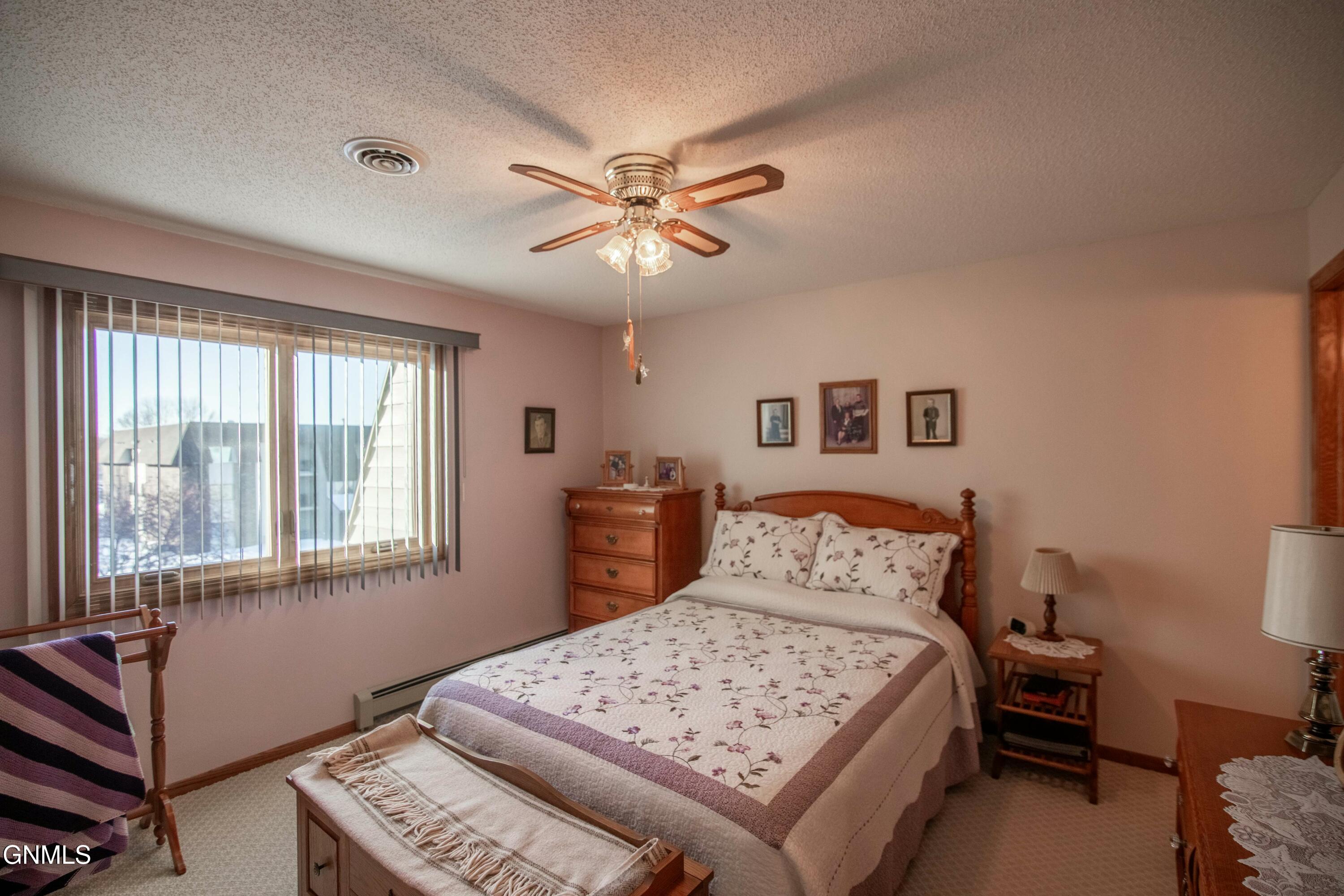 2715 Gateway Avenue, 10