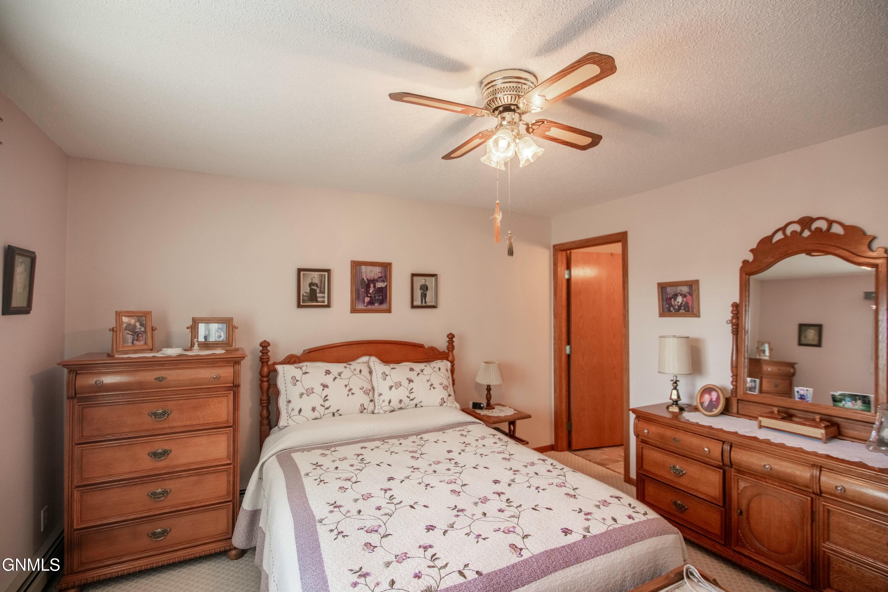 2715 Gateway Avenue, 10