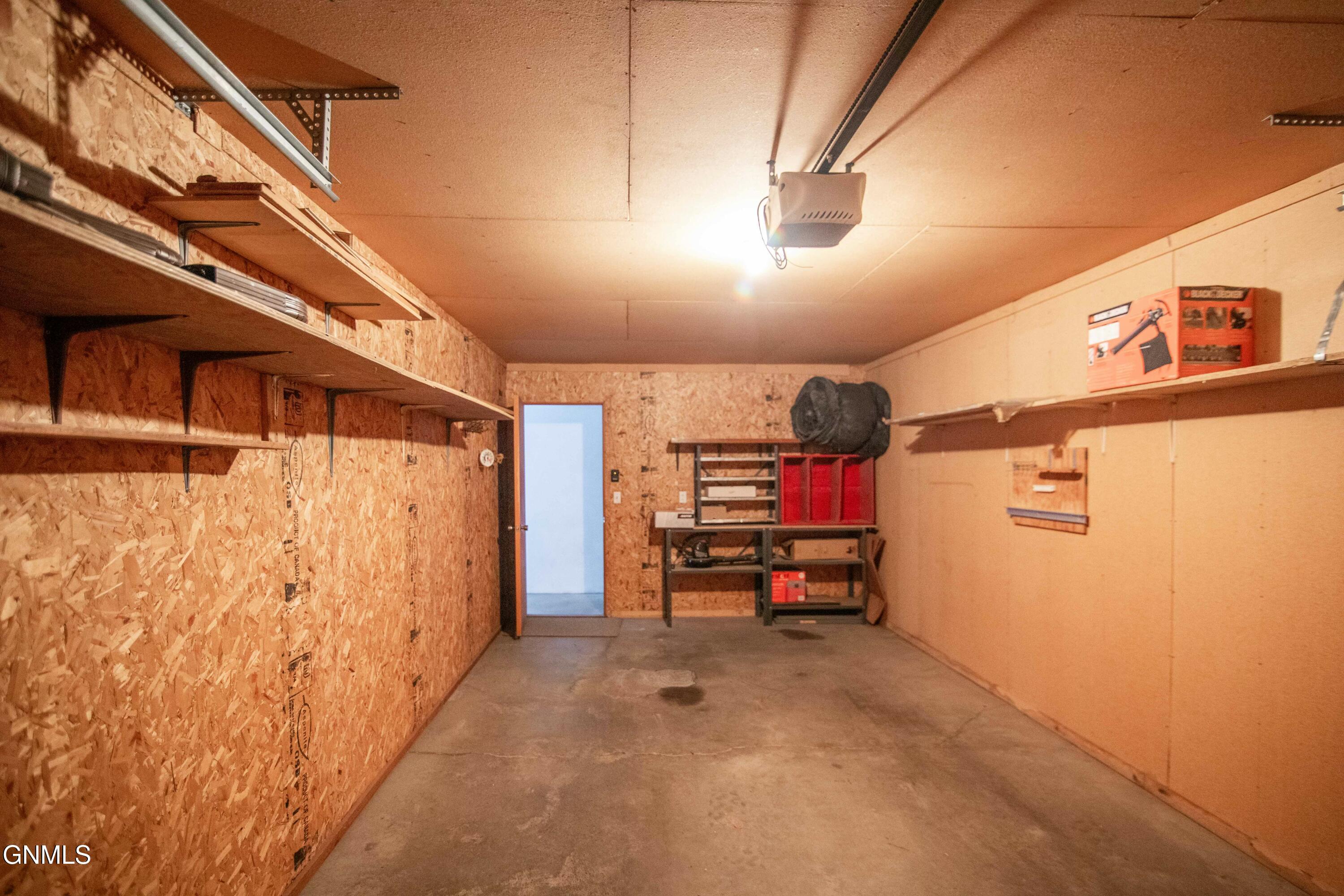 2715 Gateway Avenue, 10