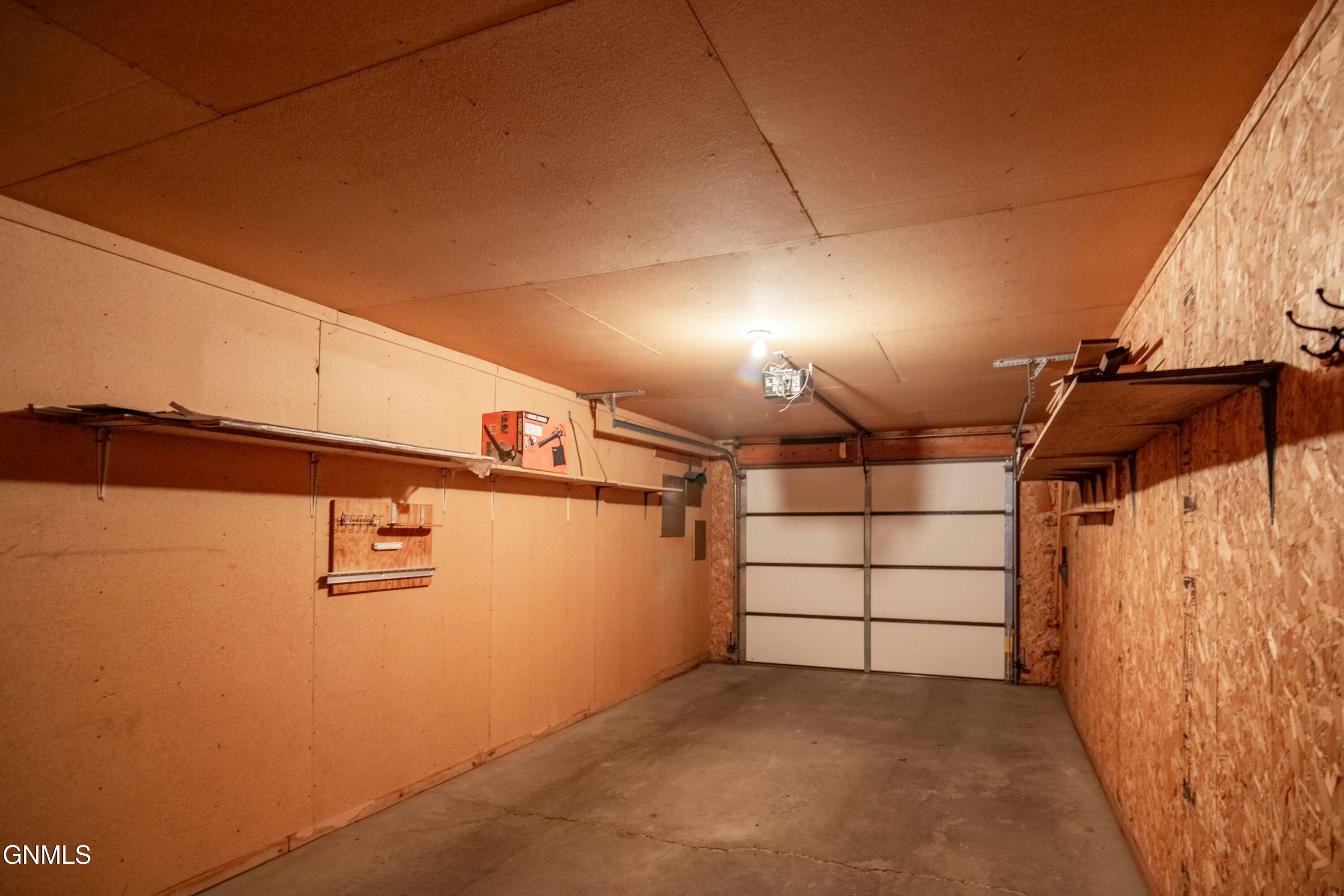 2715 Gateway Avenue, 10