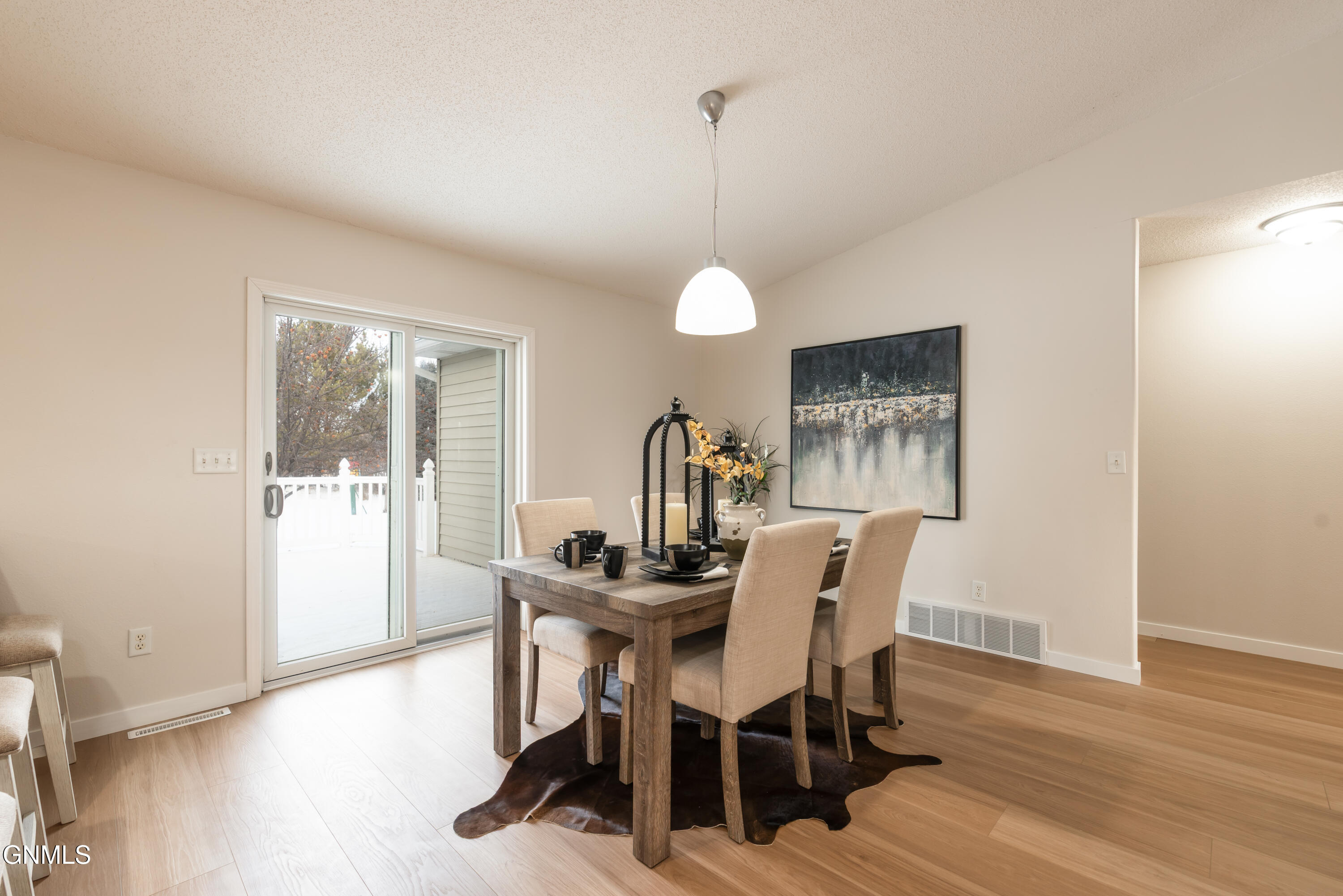 436 E Calgary Avenue