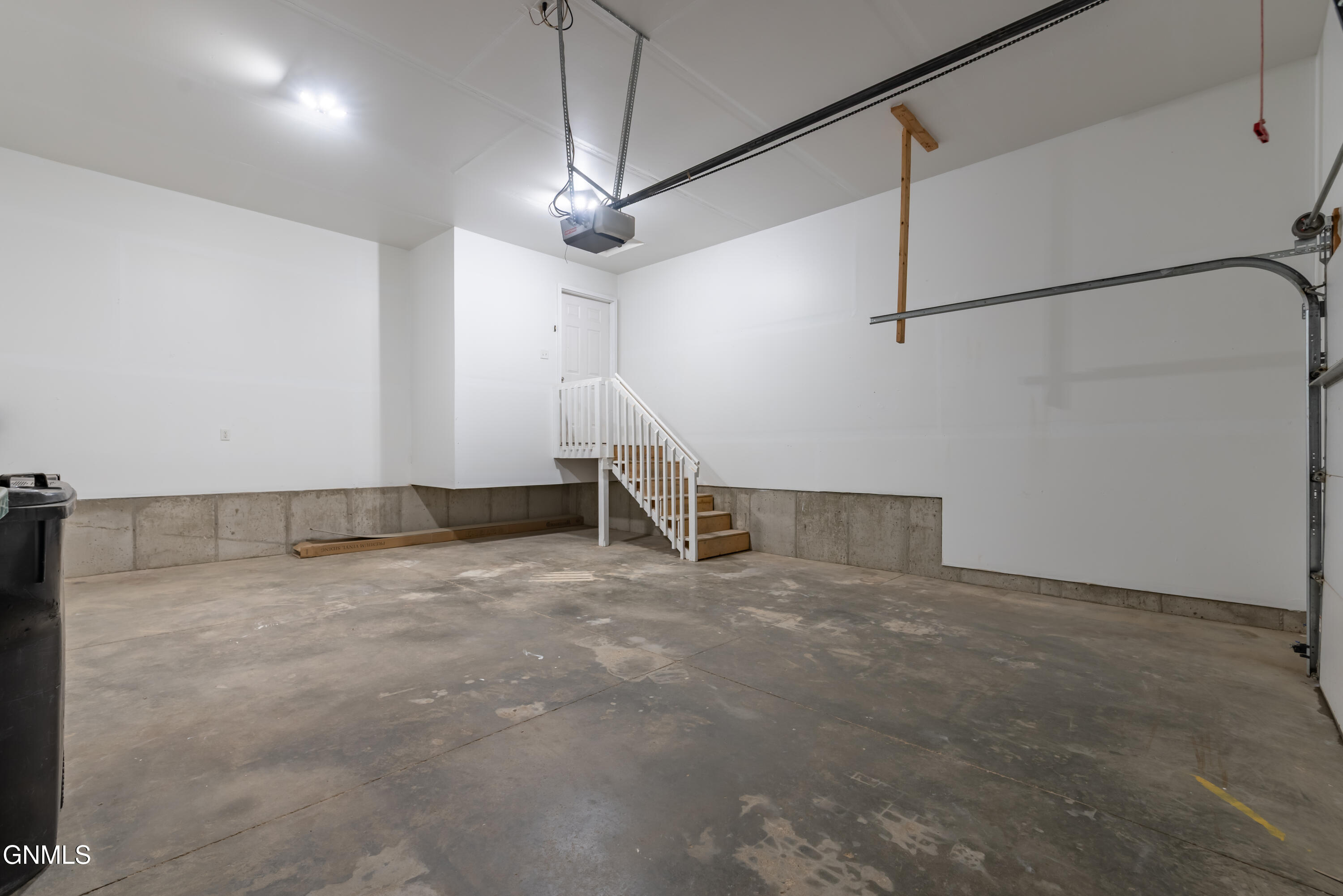 436 E Calgary Avenue