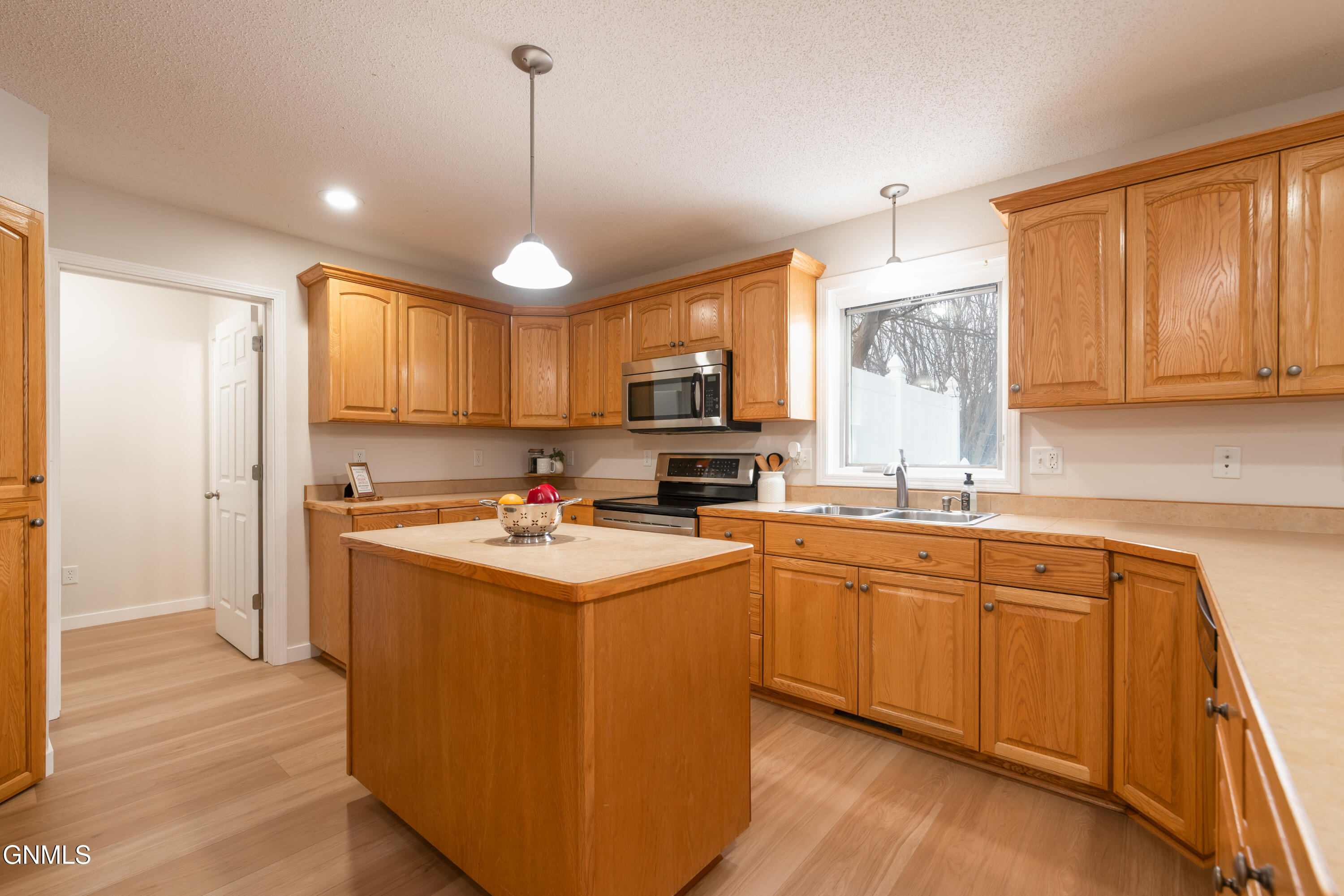 436 E Calgary Avenue