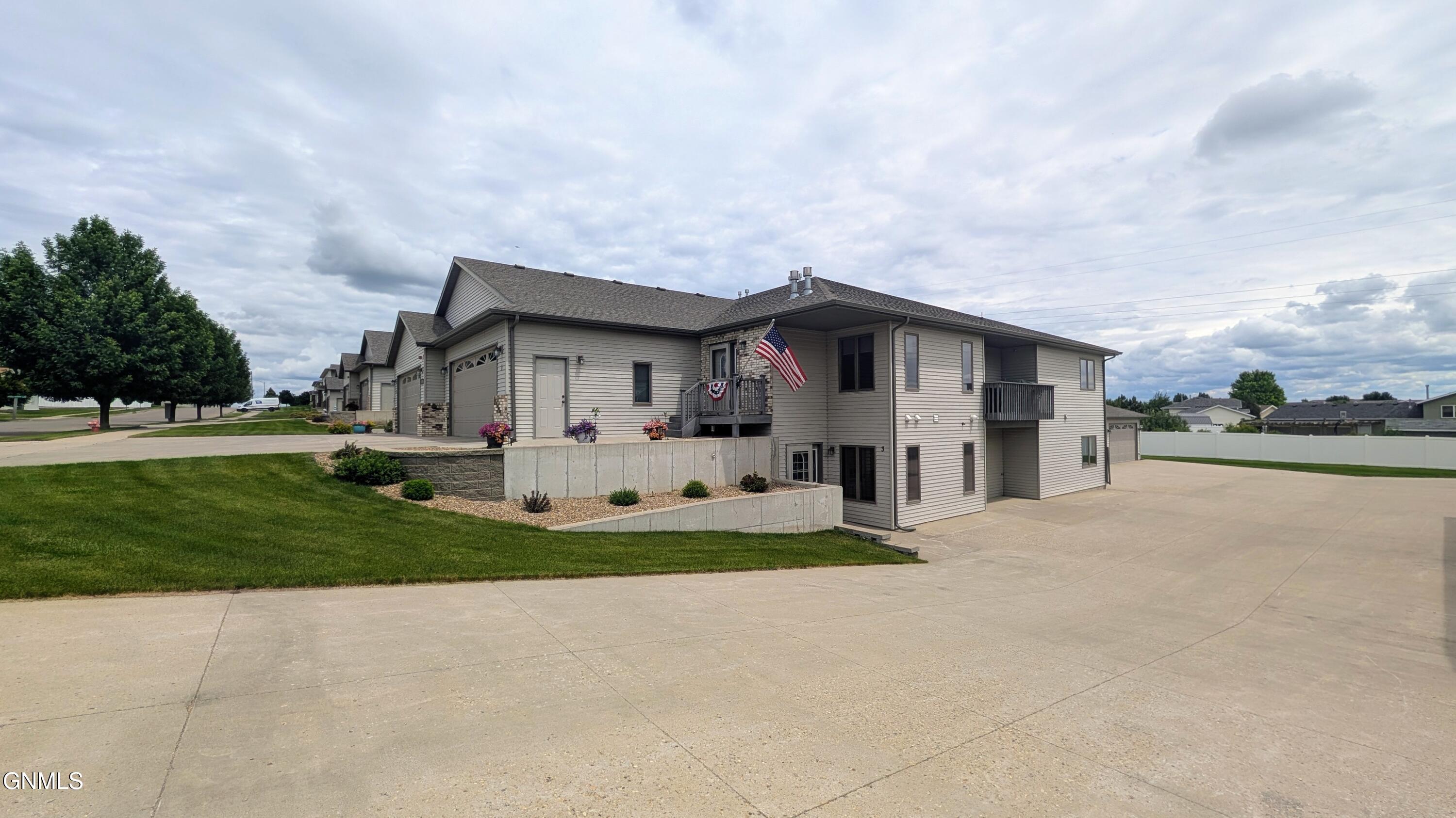 1301 33rd Street N, 3