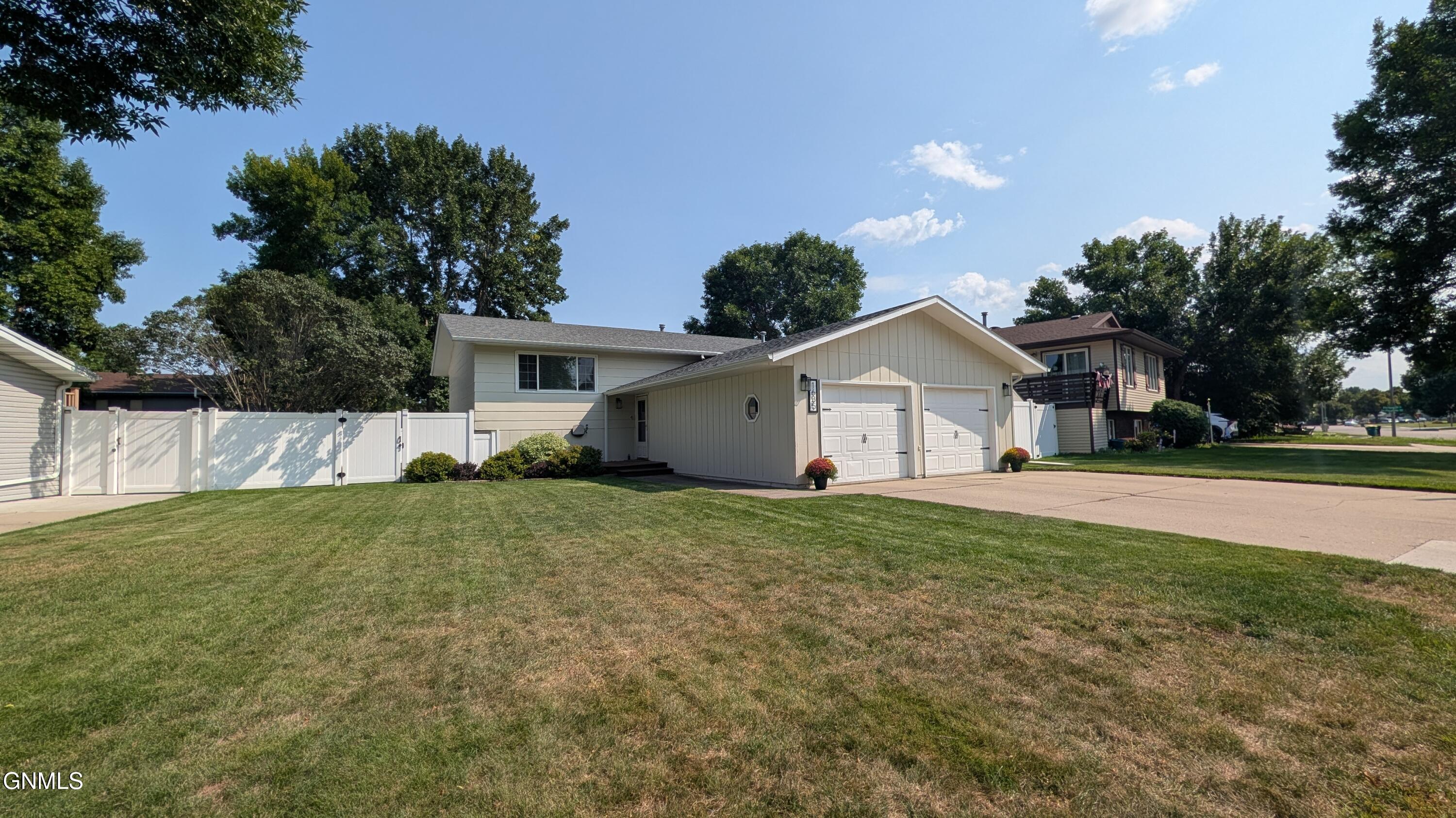 1635 Oakland Drive