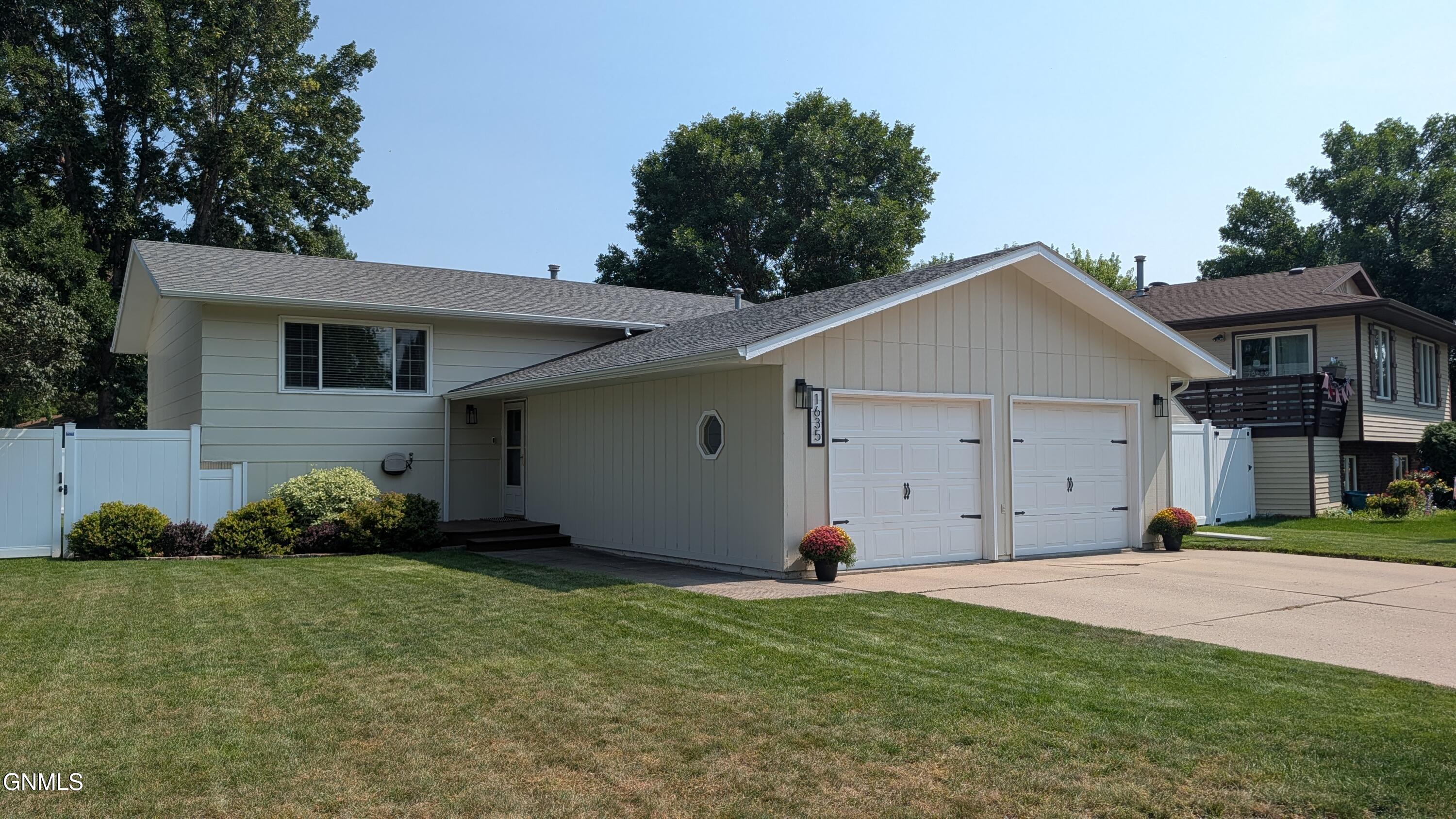 1635 Oakland Drive