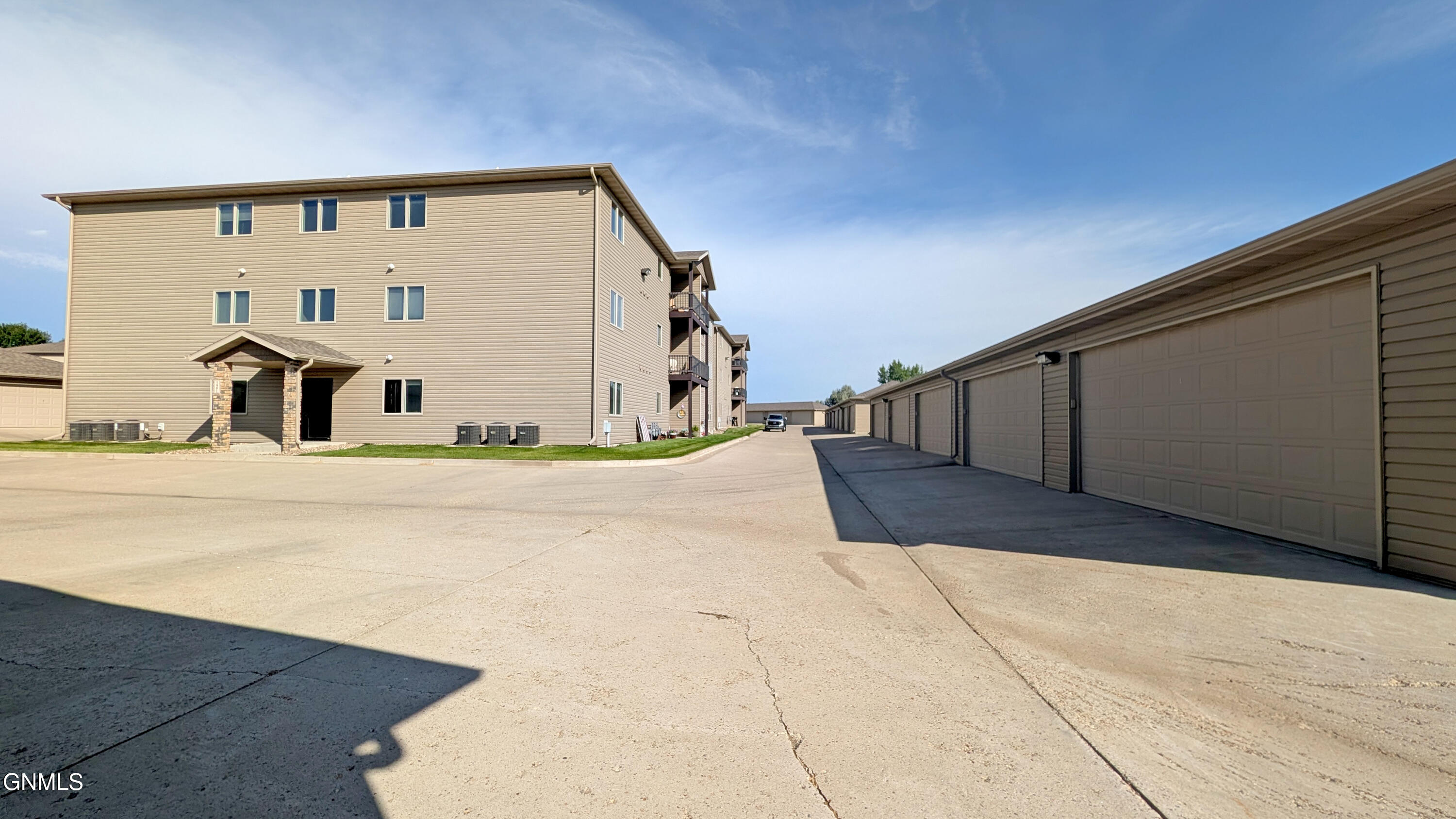 1401 Sharloh Loop, 12