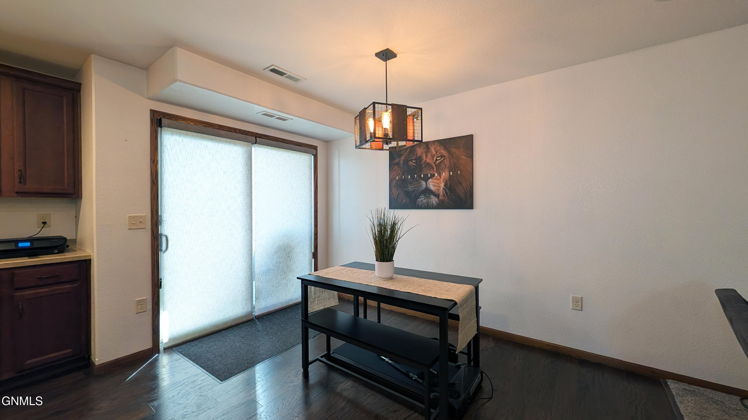 1401 Sharloh Loop, 12
