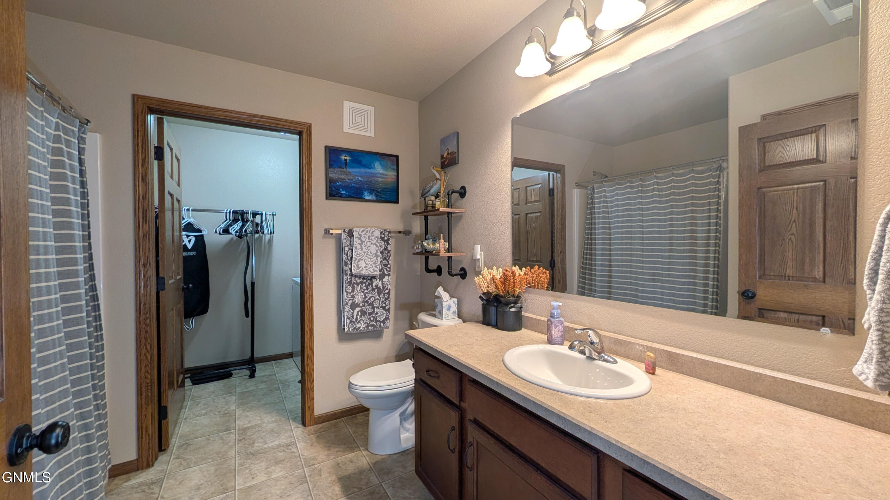 1401 Sharloh Loop, 12
