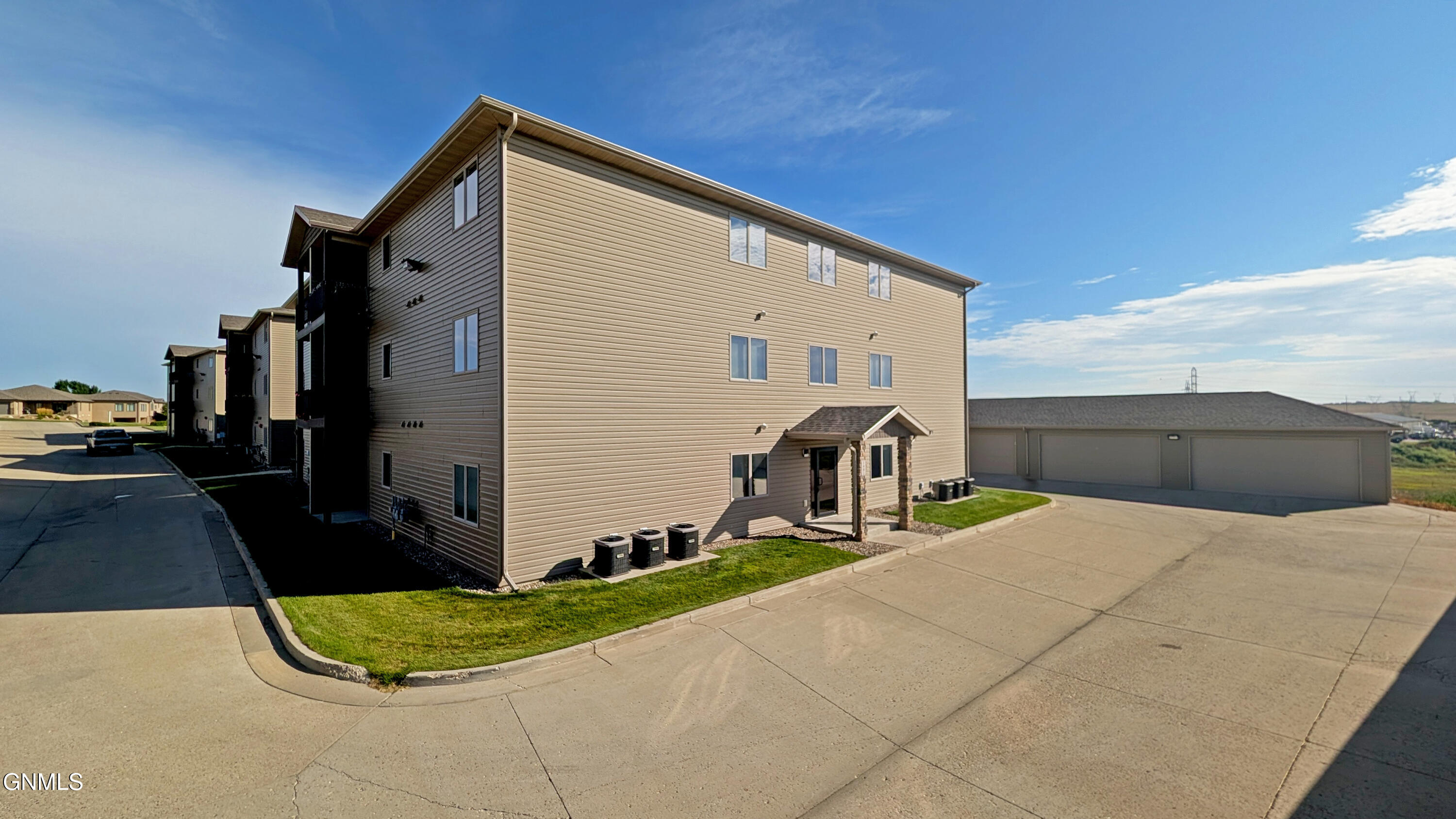1401 Sharloh Loop, 12