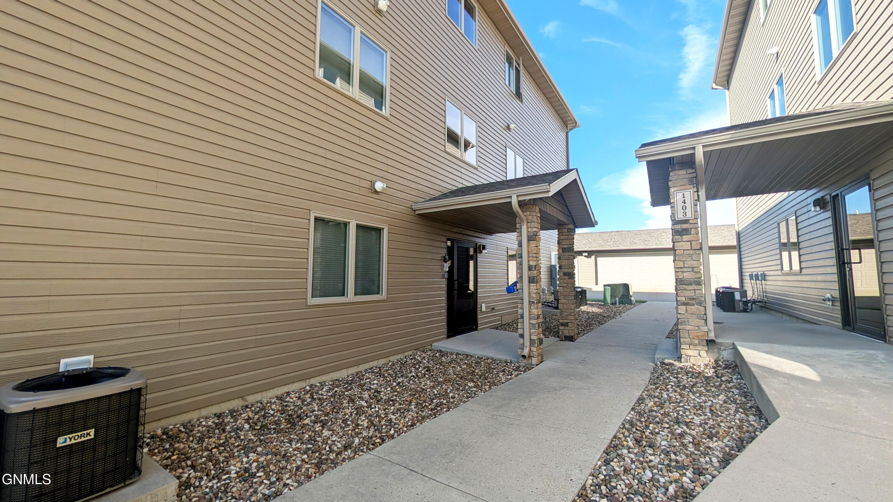 1401 Sharloh Loop, 12