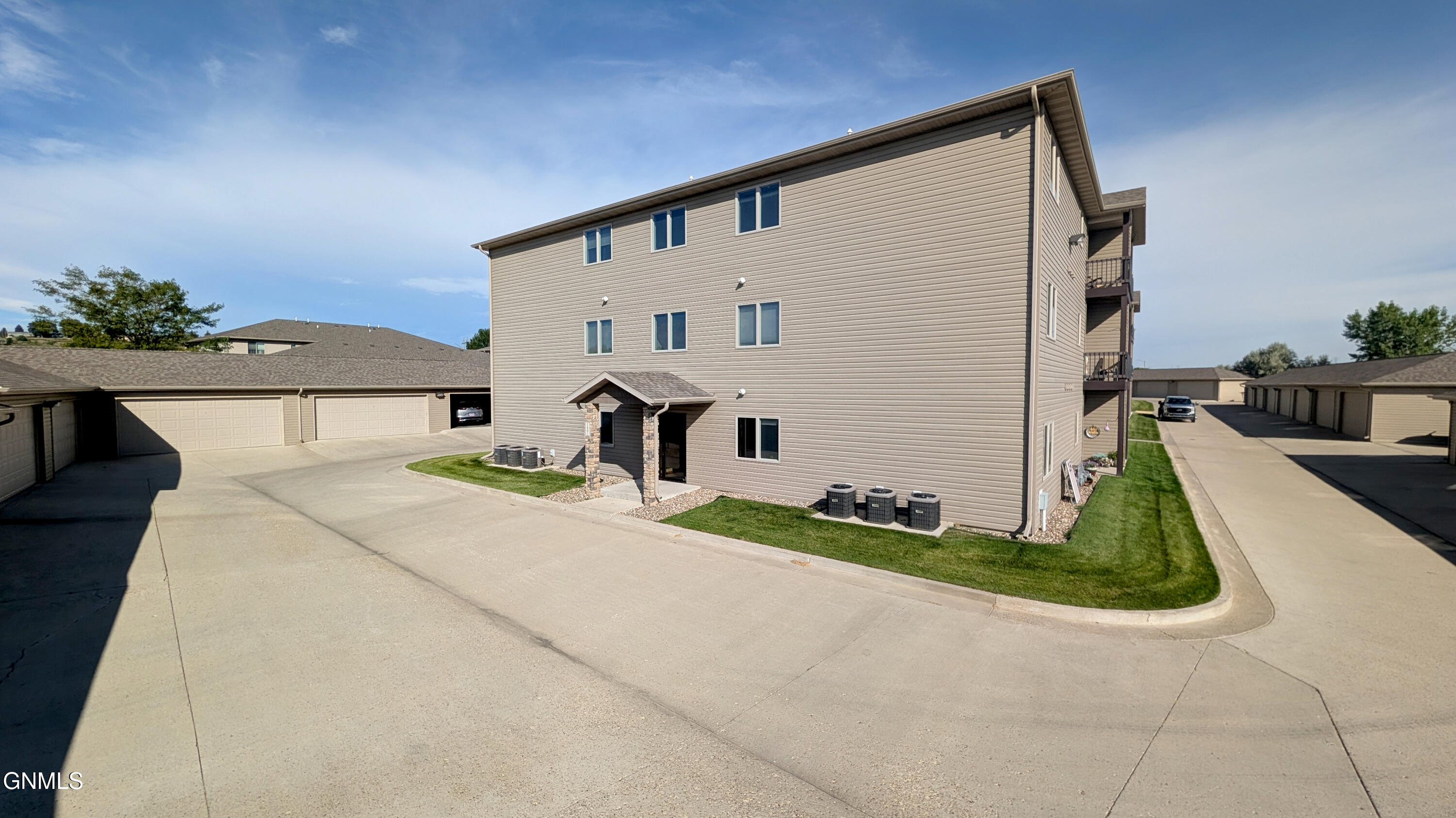 1401 Sharloh Loop, 12