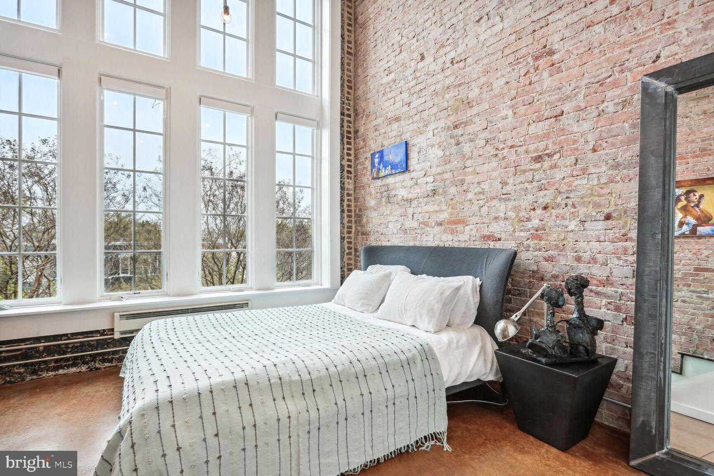 440 12TH STREET NE Unit: 203