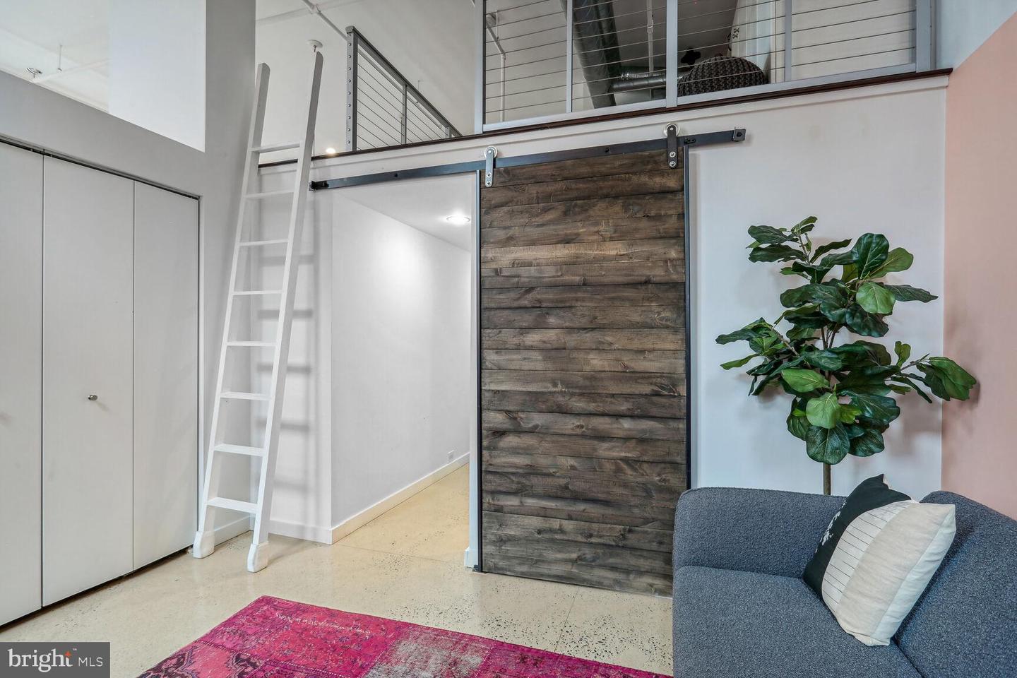 440 12TH STREET NE Unit: 203