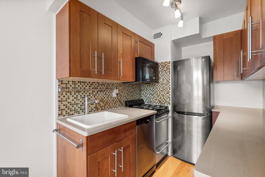 1801 Clydesdale Pl NW #702