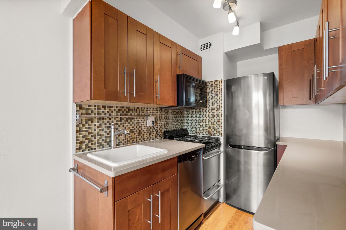1801 Clydesdale Pl NW #702