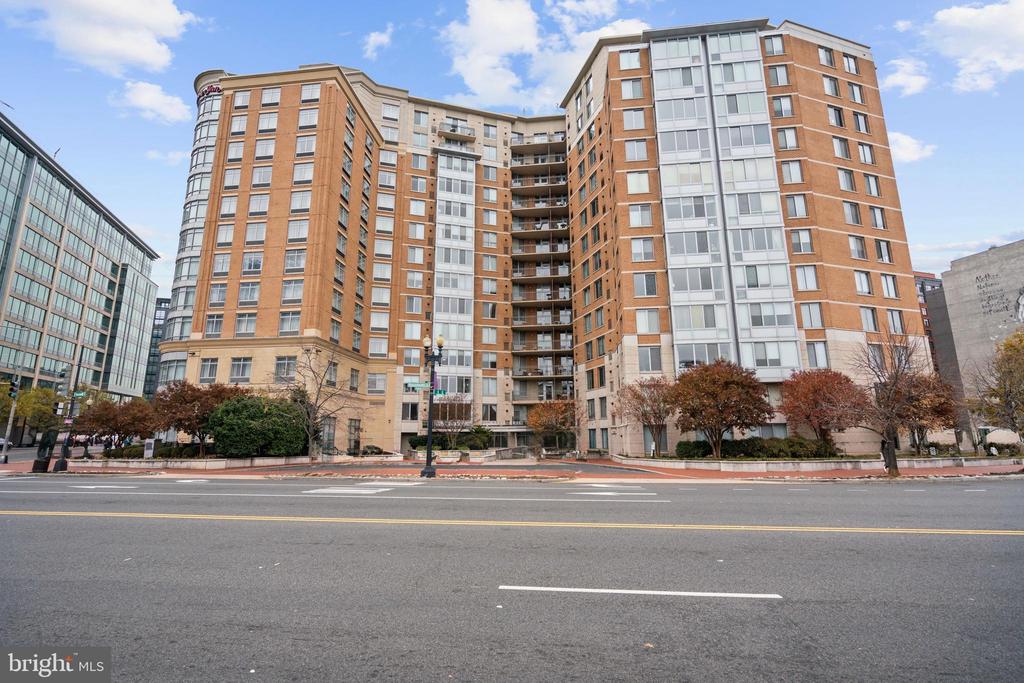 555 MASSACHUSETTS AVENUE NW Unit: 815
