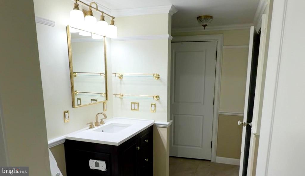 555 MASSACHUSETTS AVENUE NW Unit: 815