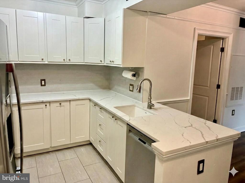 555 MASSACHUSETTS AVENUE NW Unit: 815