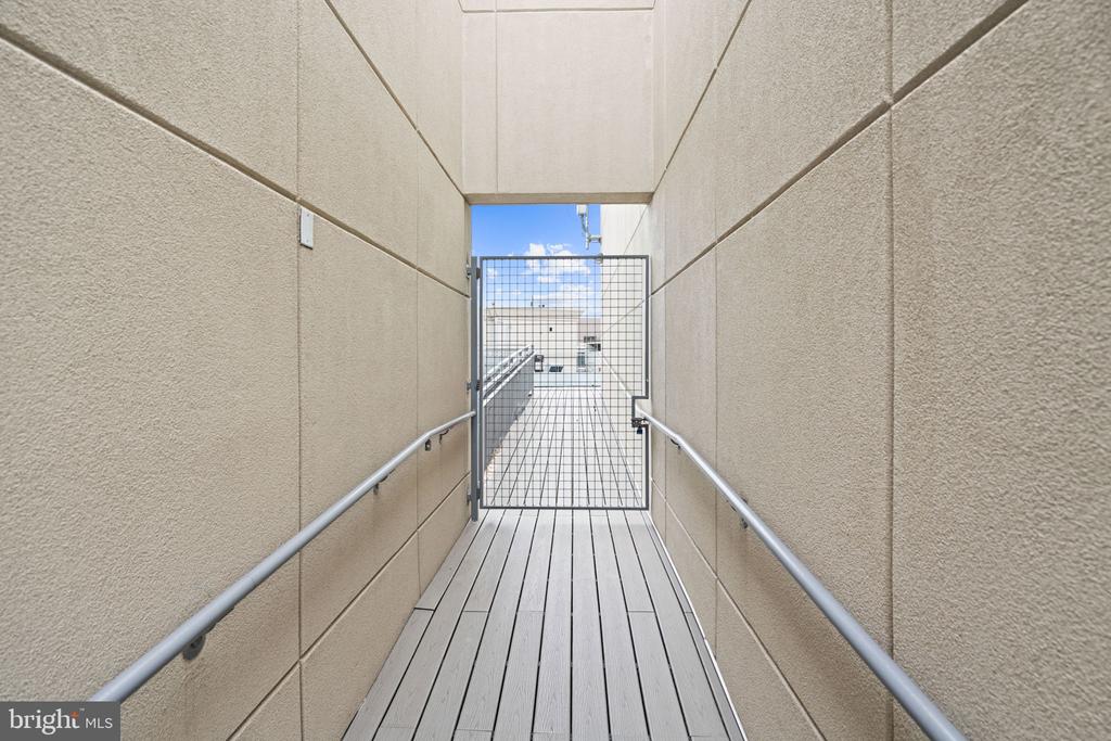 555 MASSACHUSETTS AVENUE NW Unit: 815