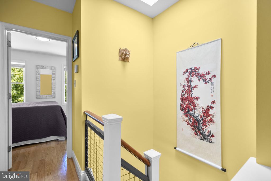11 16TH STREET NE