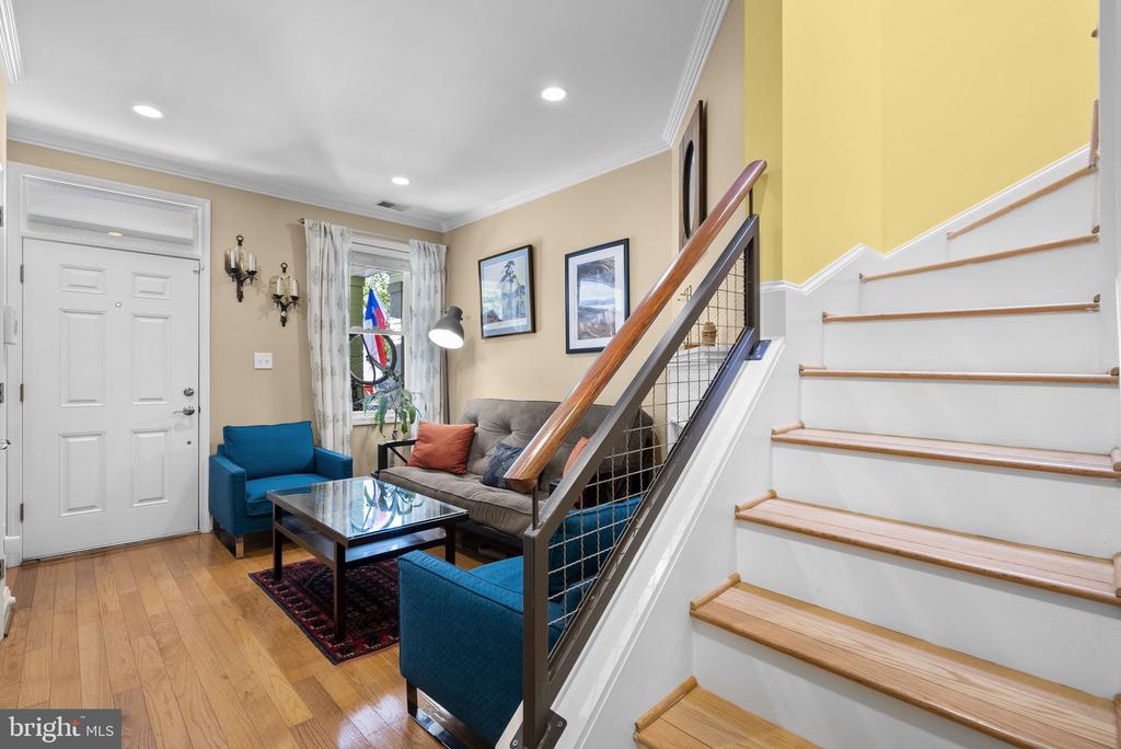11 16TH STREET NE