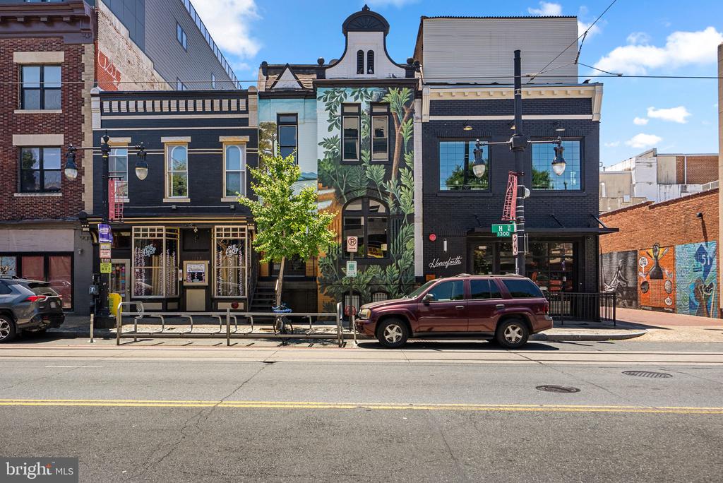 11 16TH STREET NE