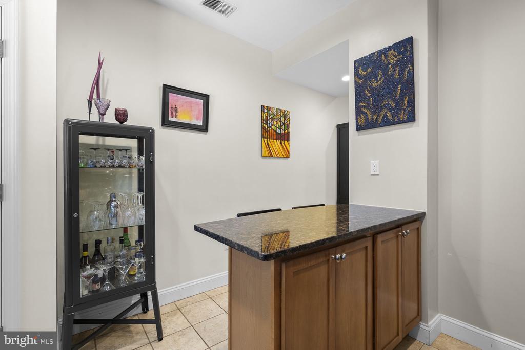 11 16TH STREET NE