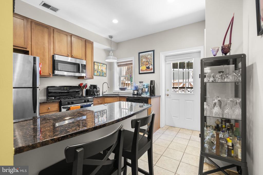 11 16TH STREET NE