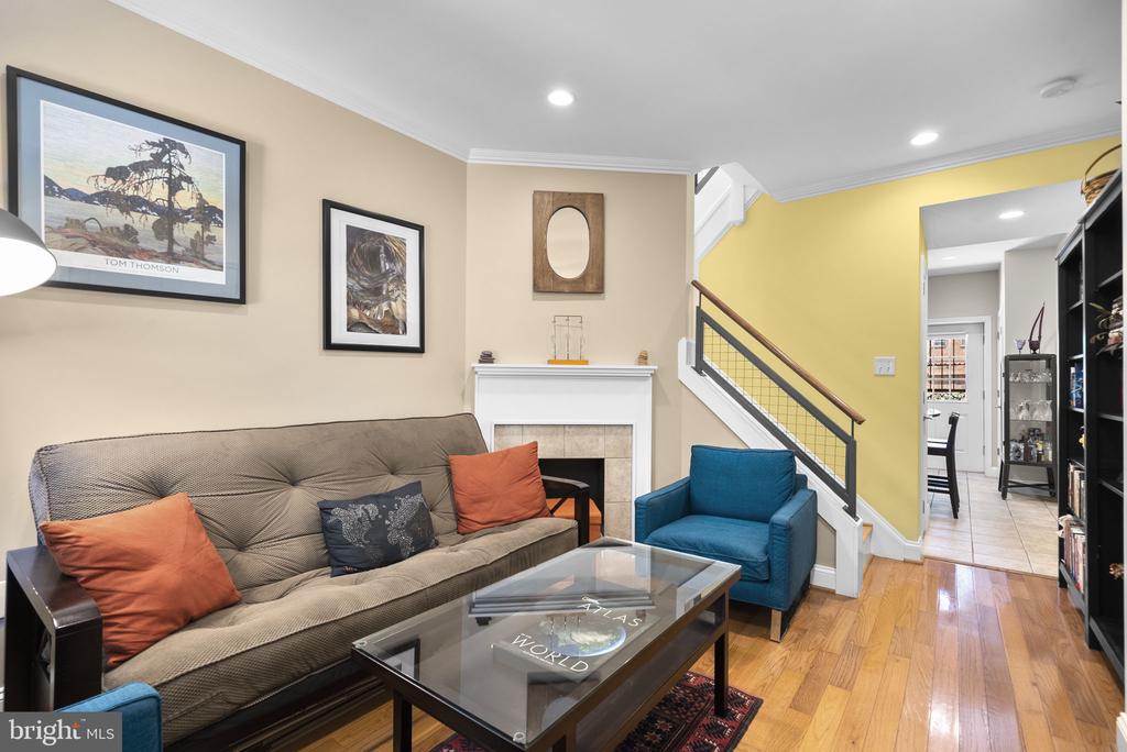 11 16TH STREET NE