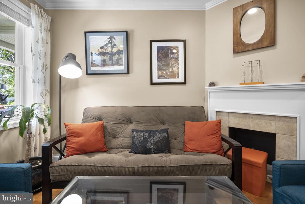 11 16TH STREET NE