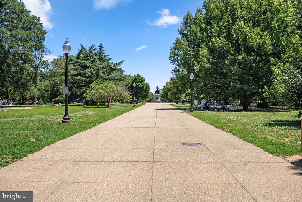 11 16TH STREET NE