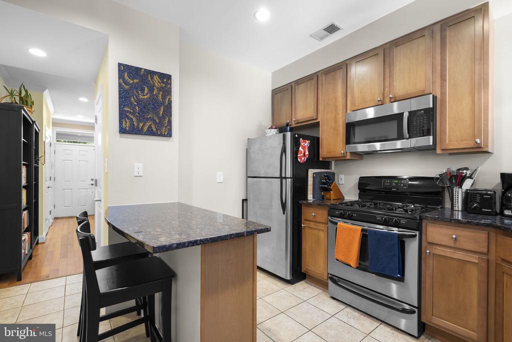 11 16TH STREET NE