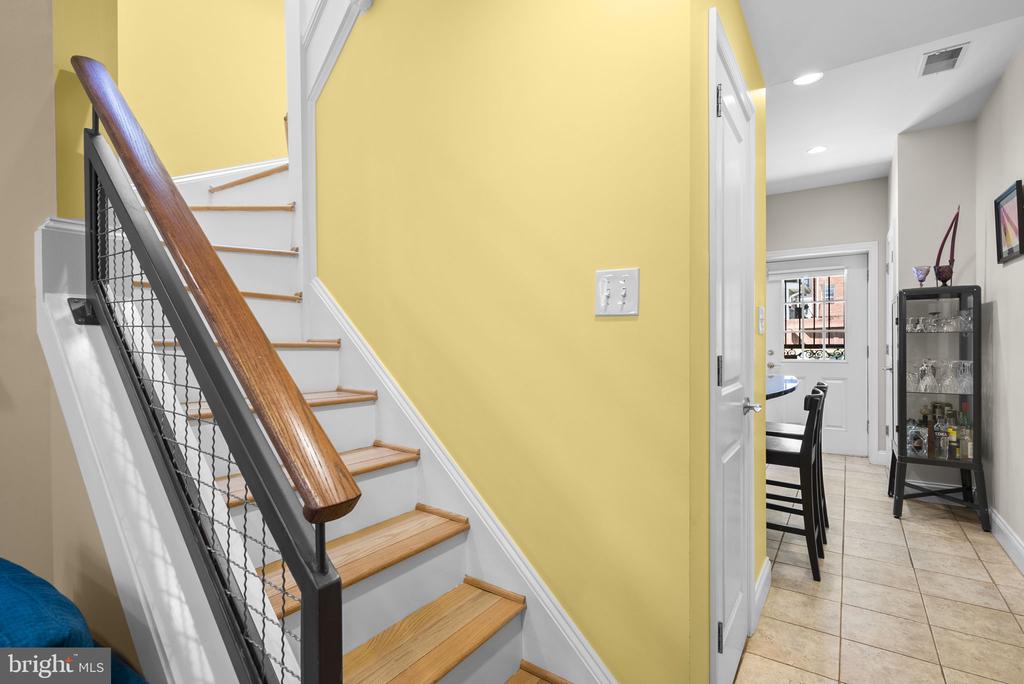 11 16TH STREET NE