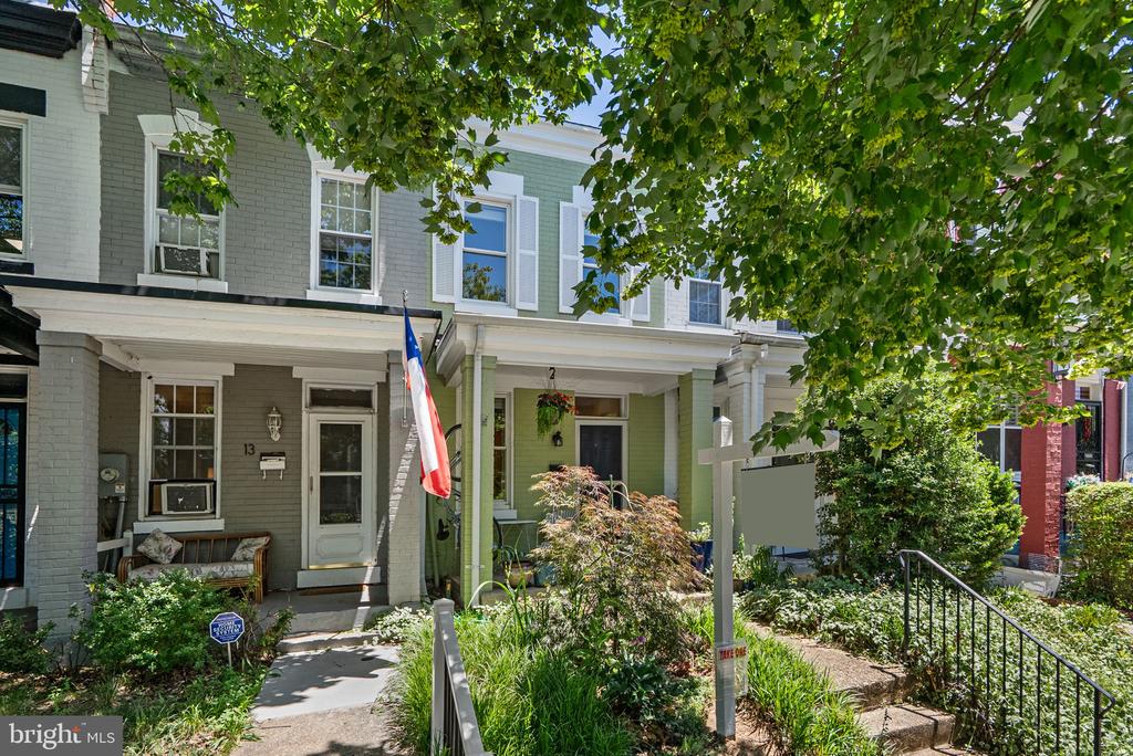 11 16TH STREET NE