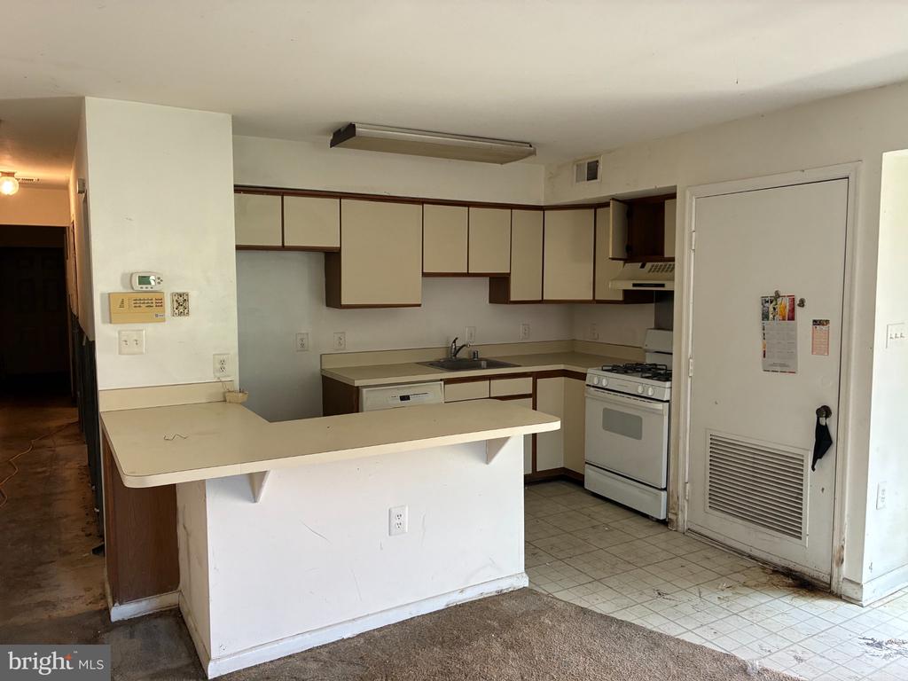 3068 PINEVIEW NE Unit: 3068