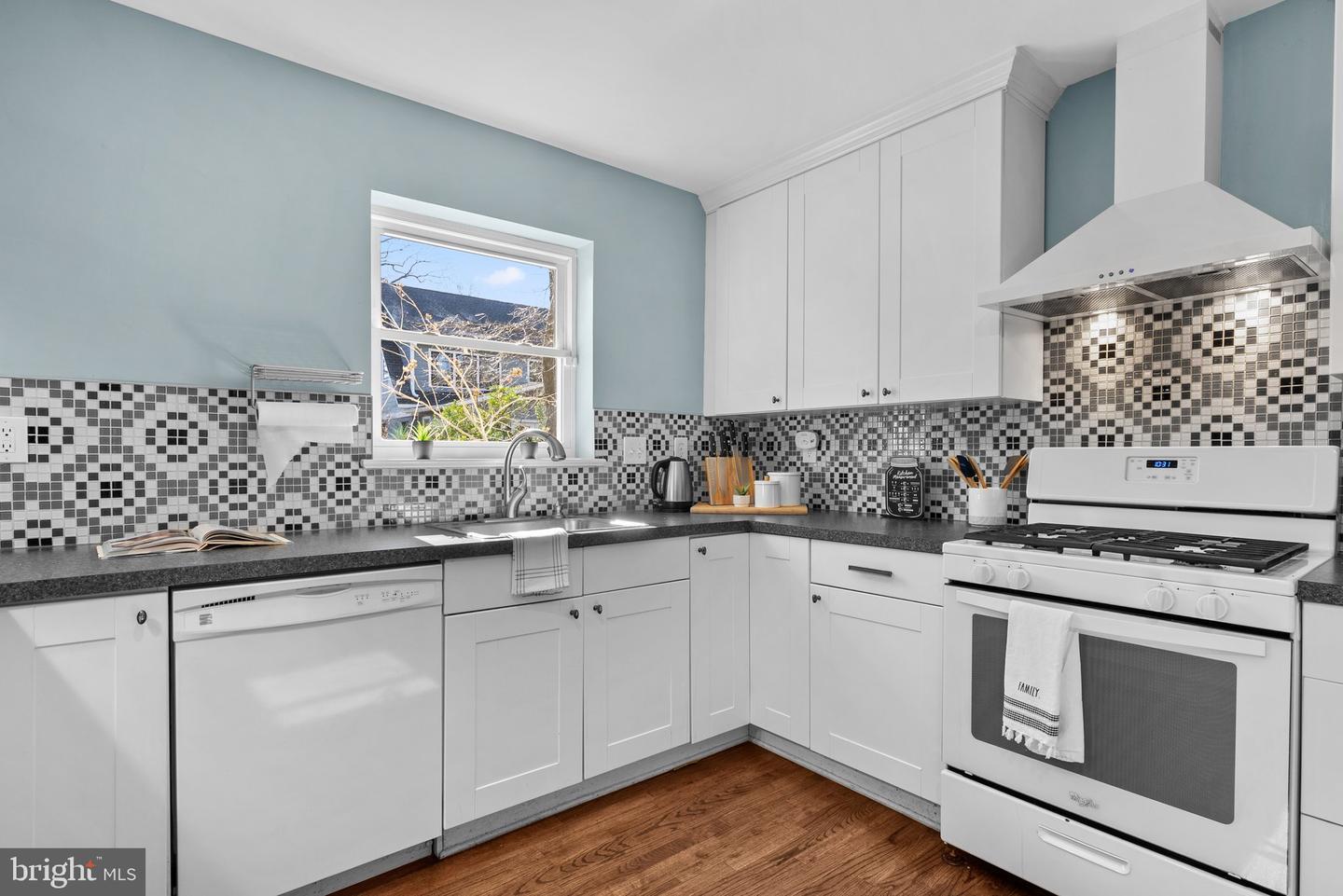 813 HAYWARD AVENUE