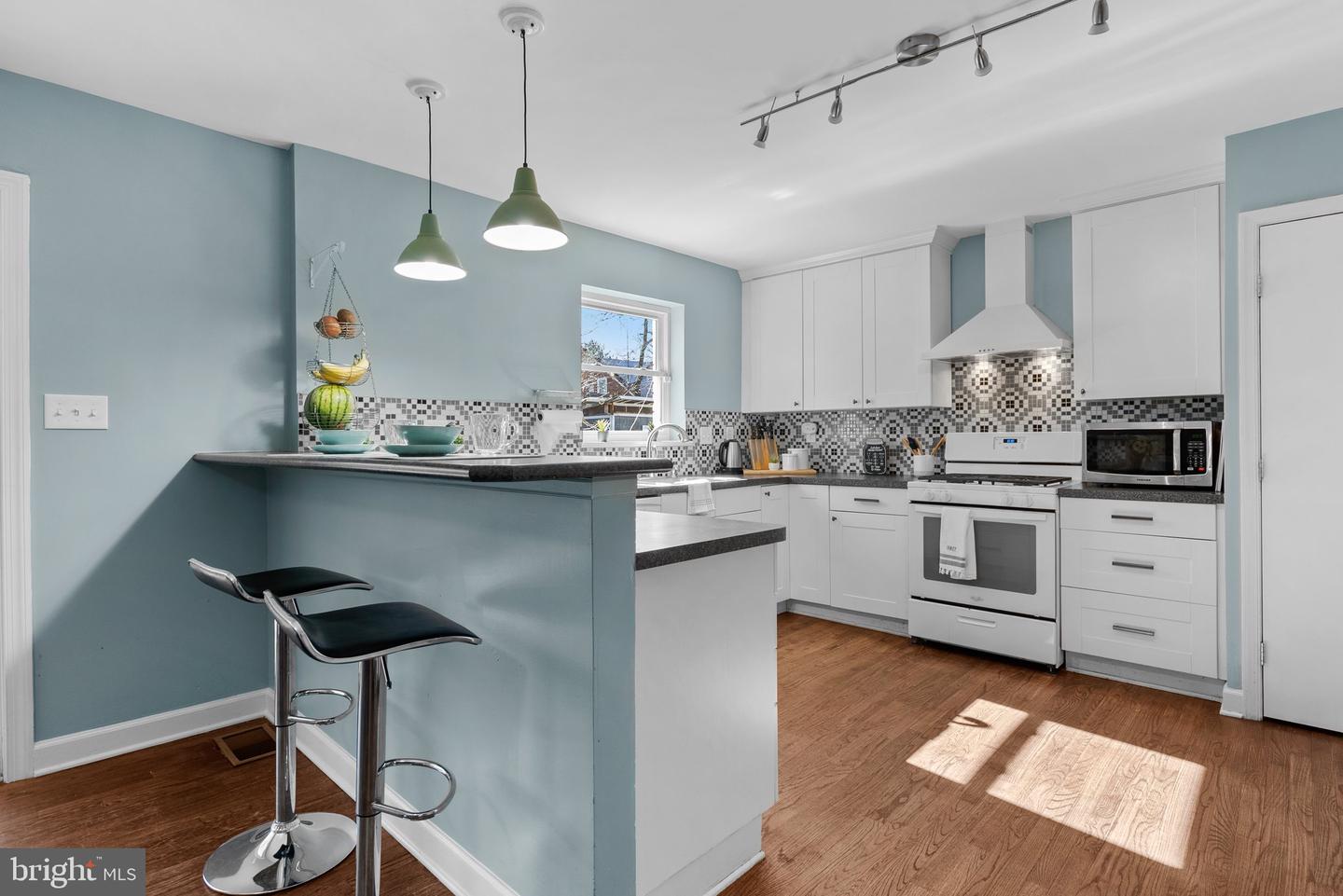 813 HAYWARD AVENUE